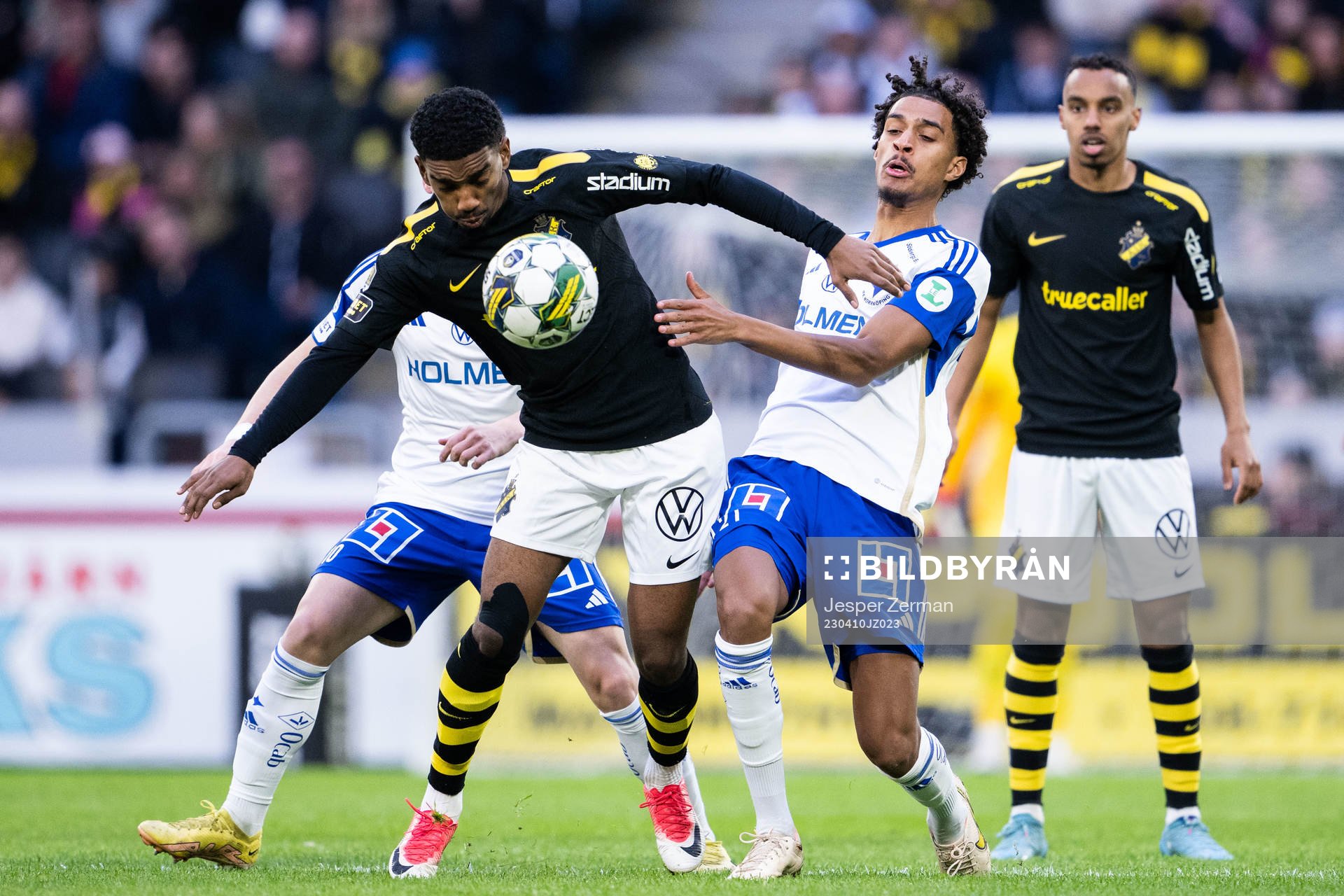 AIKs Alexander Fesshaie Beraki och IFK Norrköpings Jesper