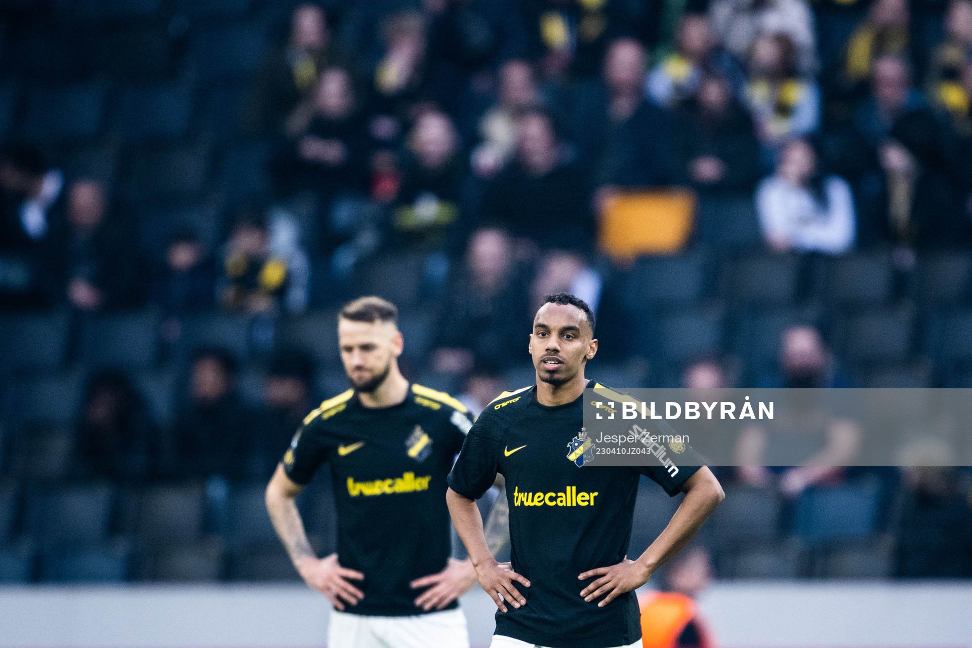 AIKs Alexander Milosevic och Bilal Hussein deppar