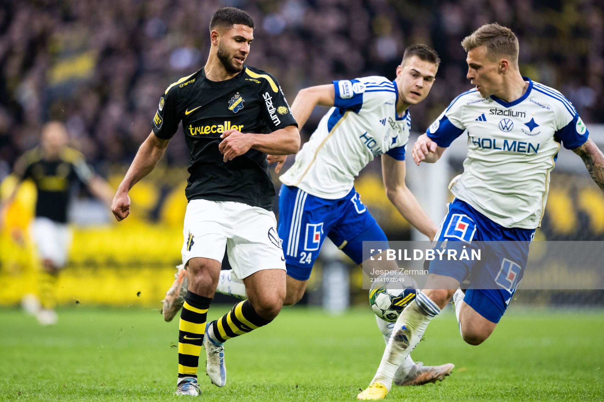 AIKs Omar Faraj mot IFK Norrköpings Wille Jakobsson och