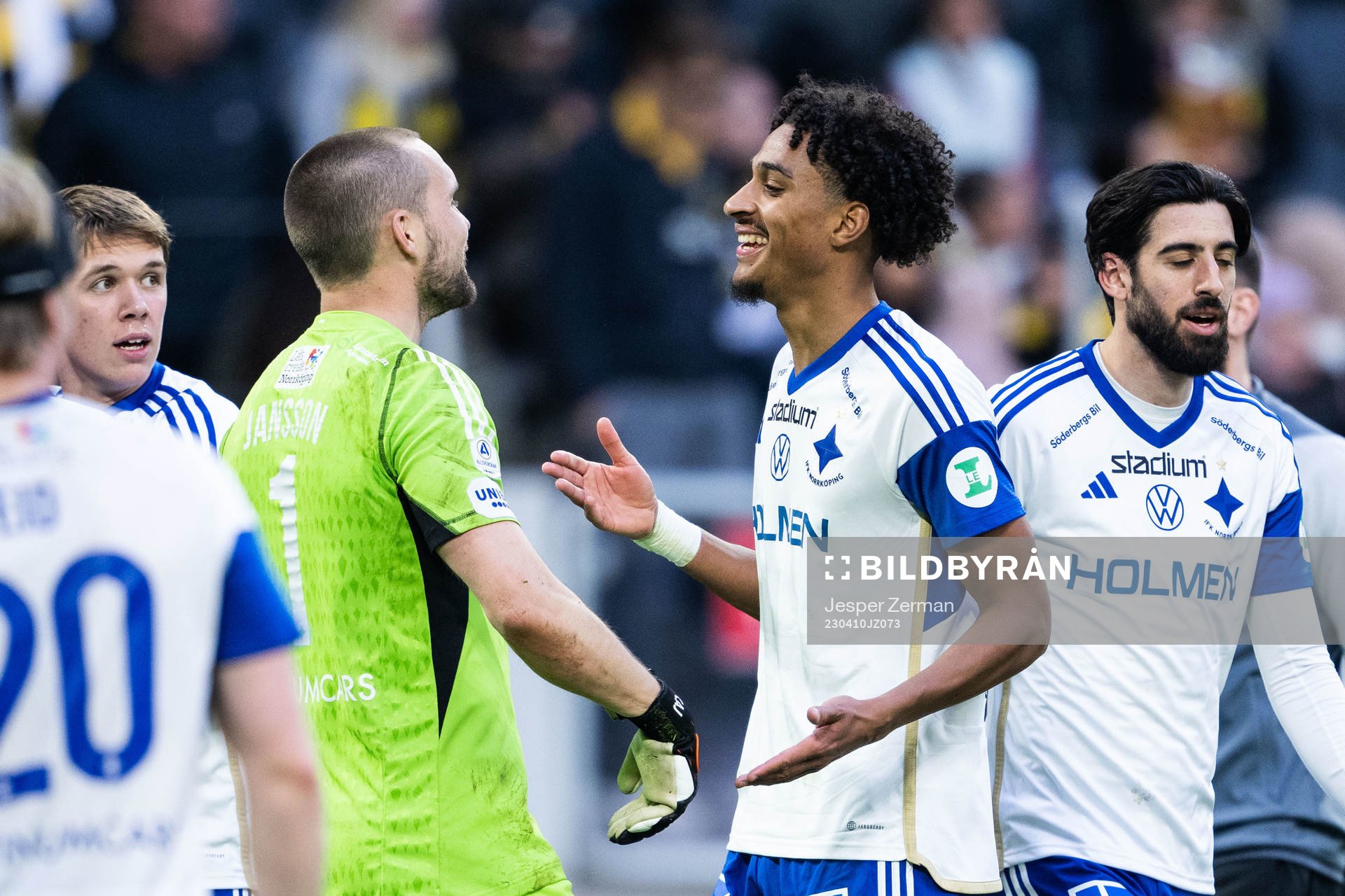 IFK Norrköpings målvakt Oscar Jansson och Jesper Ceesay