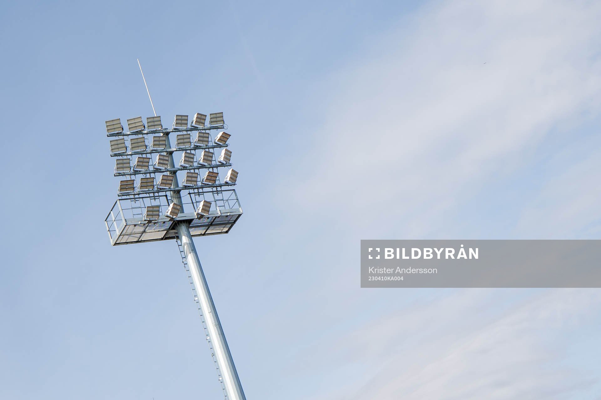 Belysning på Påskbergsvallen före fotbollsmatchen i Allsvenskan mellan Varberg och Elfsborg den 10 april 2023 i Varberg. 