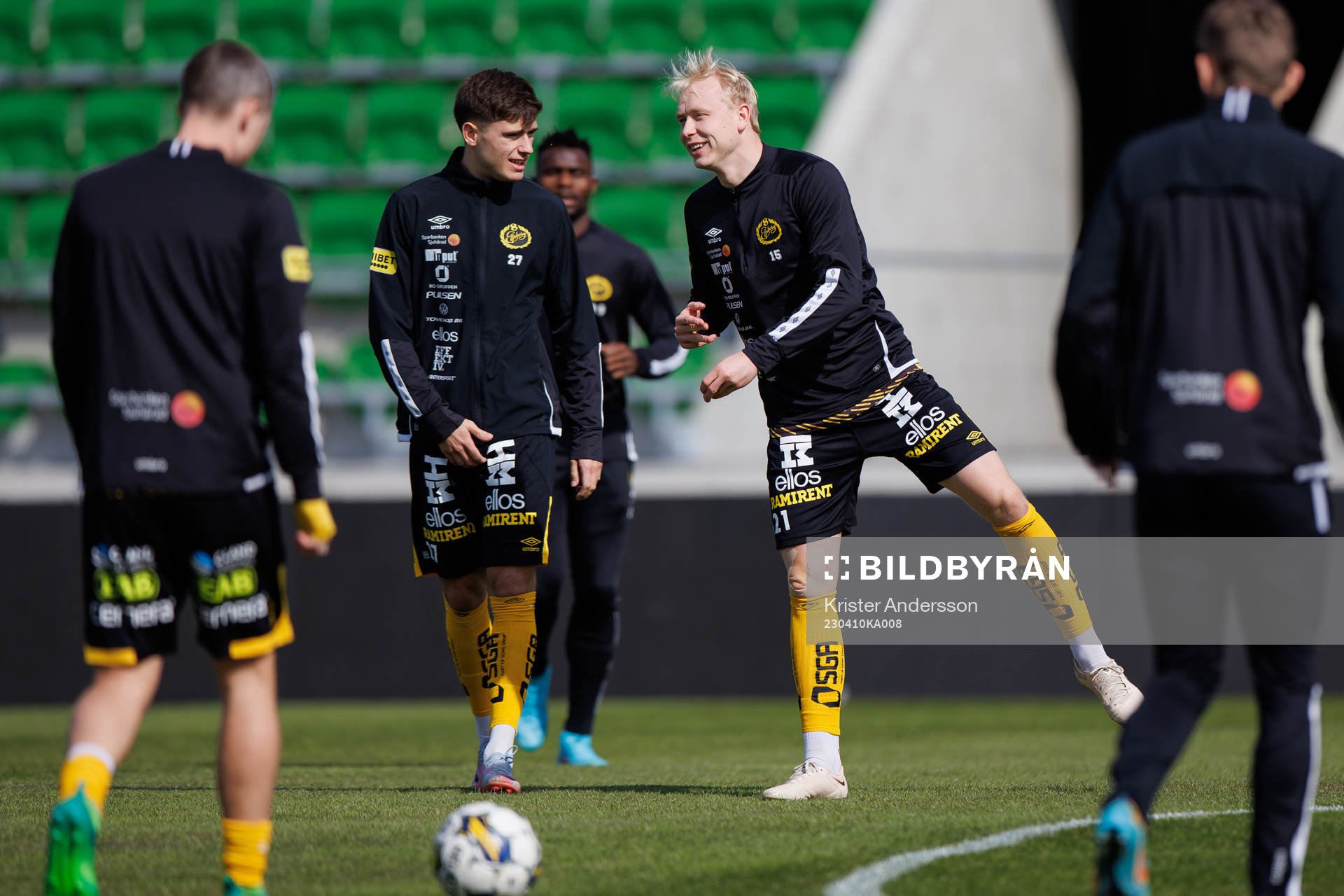 Elfsborgs Besfort Zeneli och André Boman före