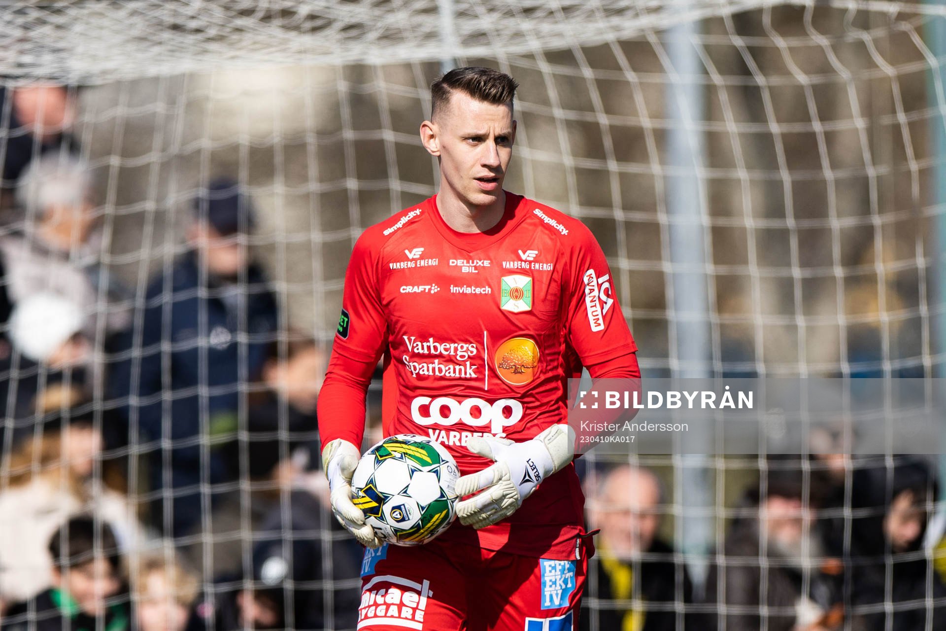 Varbergs David Olsson under fotbollsmatchen i Allsvenskan mellan Varberg och Elfsborg den 10 april 2023 i Varberg. 