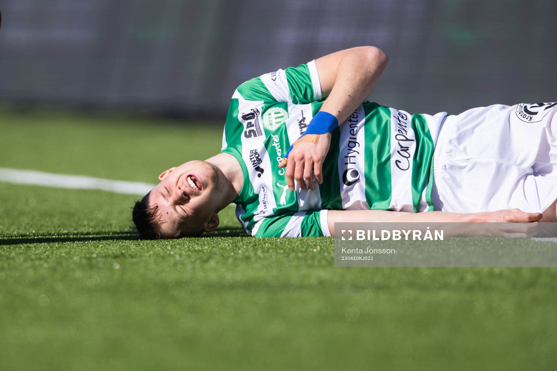 Västerås SKs Patric Åslund har ont