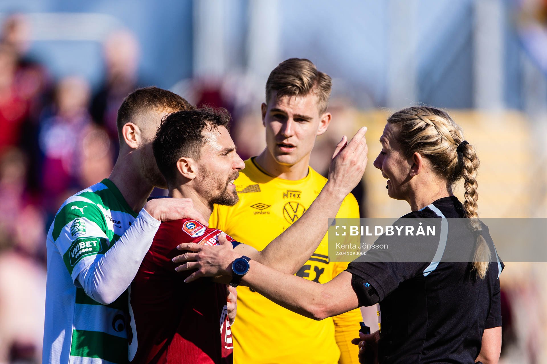 Örgrytes Jonathan Azulay och målvakt Mathias Nilsson i