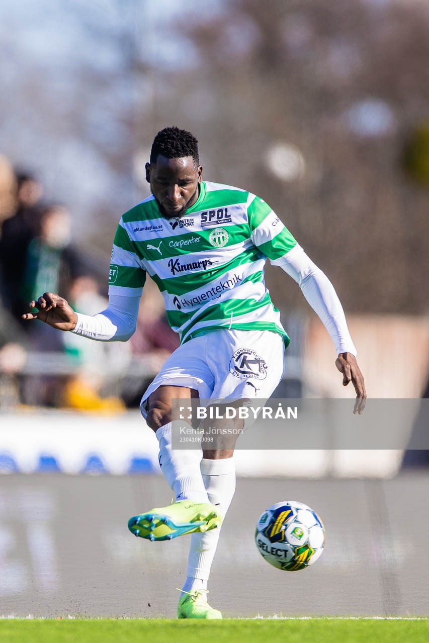 Västerås Frederic Nsabiyumva under fotbollsmatchen i Superettan mellan Västerås SK och Örgryte den 10 april 2023 i Västerås. 