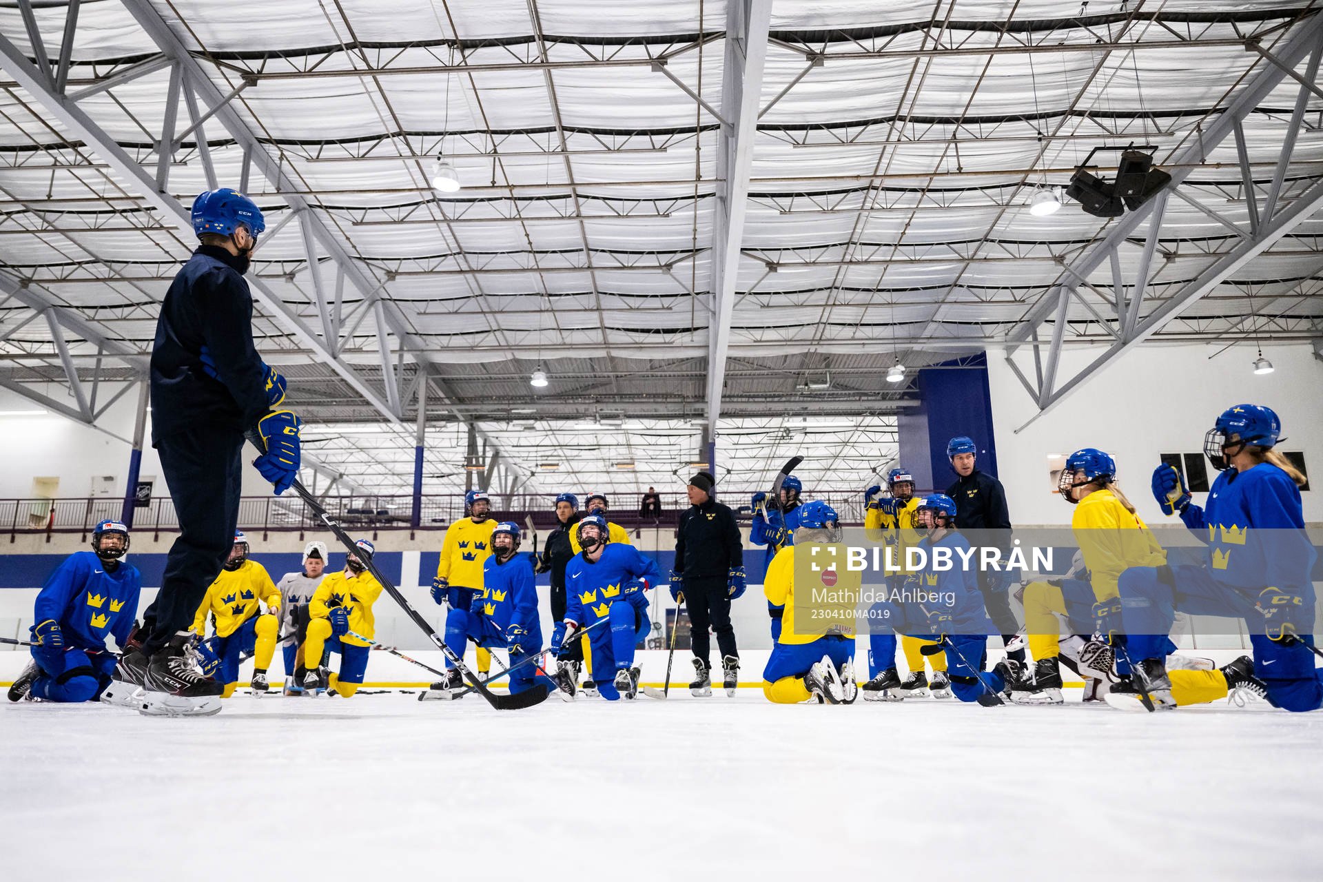 Players and head coach Ulf Lundberg of Sweden at a practice