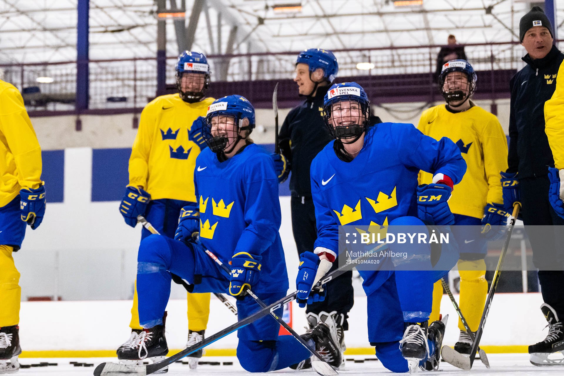Annie Silén and Linnéa Andersson of Sweden at a practice