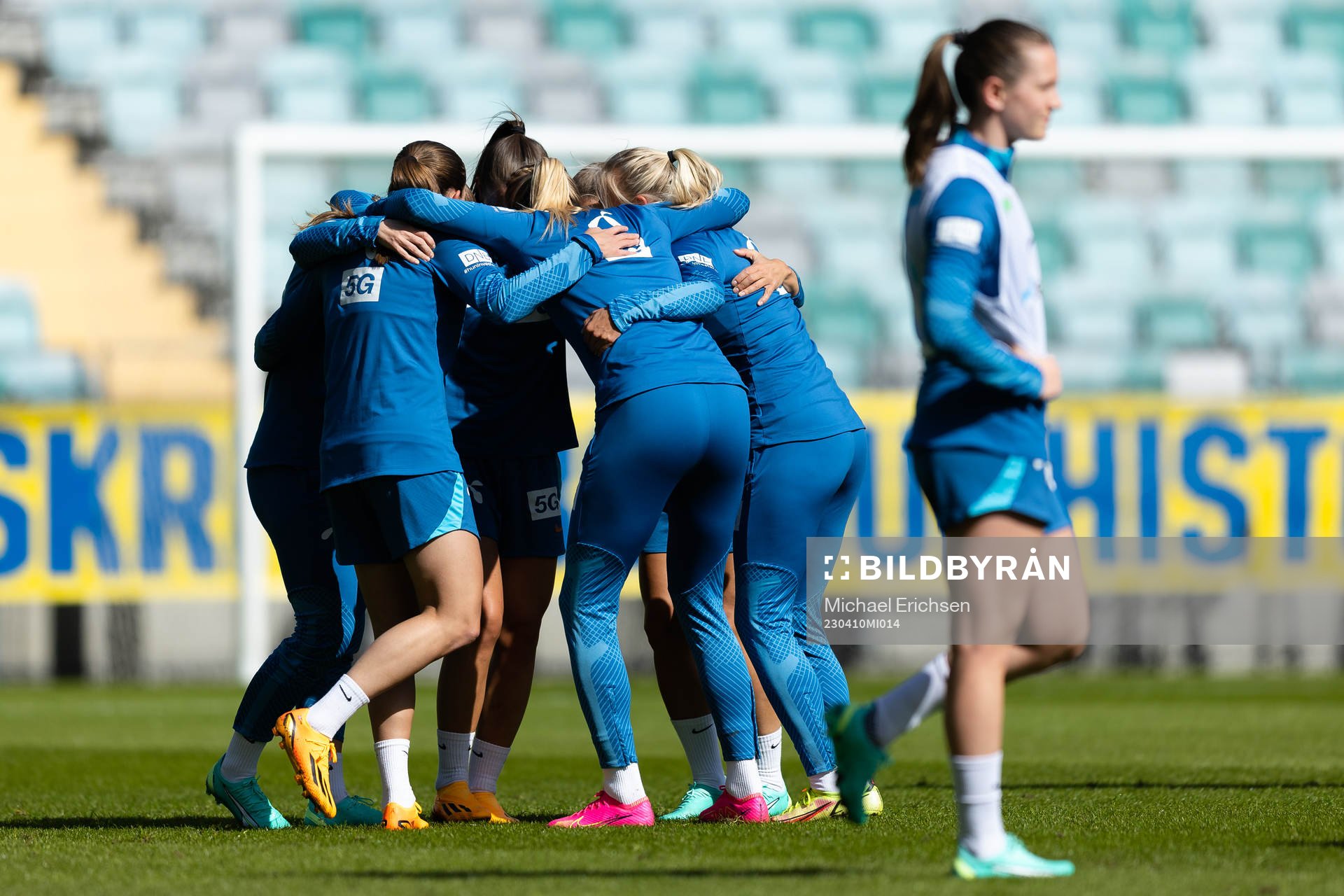 Players of Norway celebrates