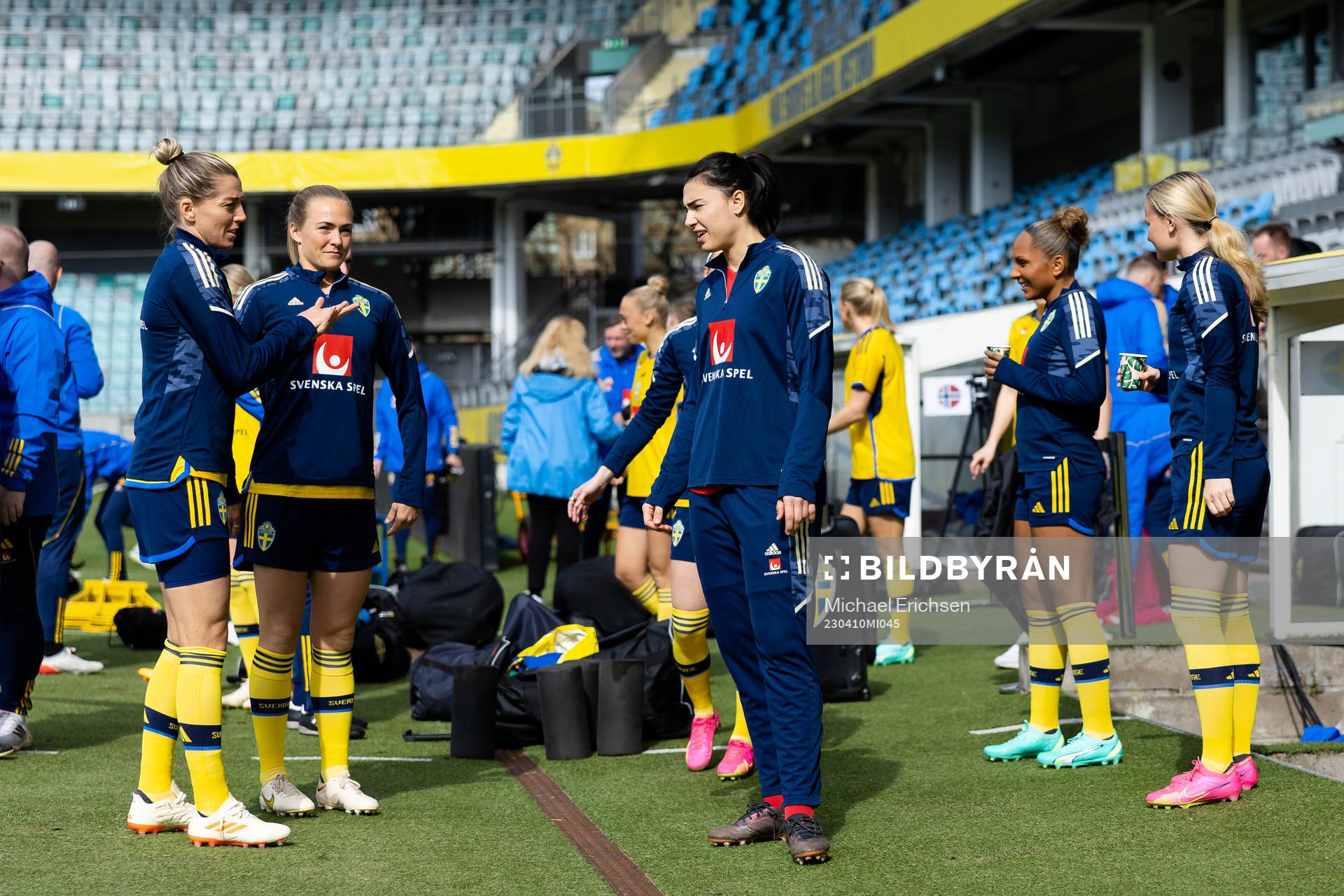 Linda Sembrant, Magdalena Eriksson and goalkeeper Zecira