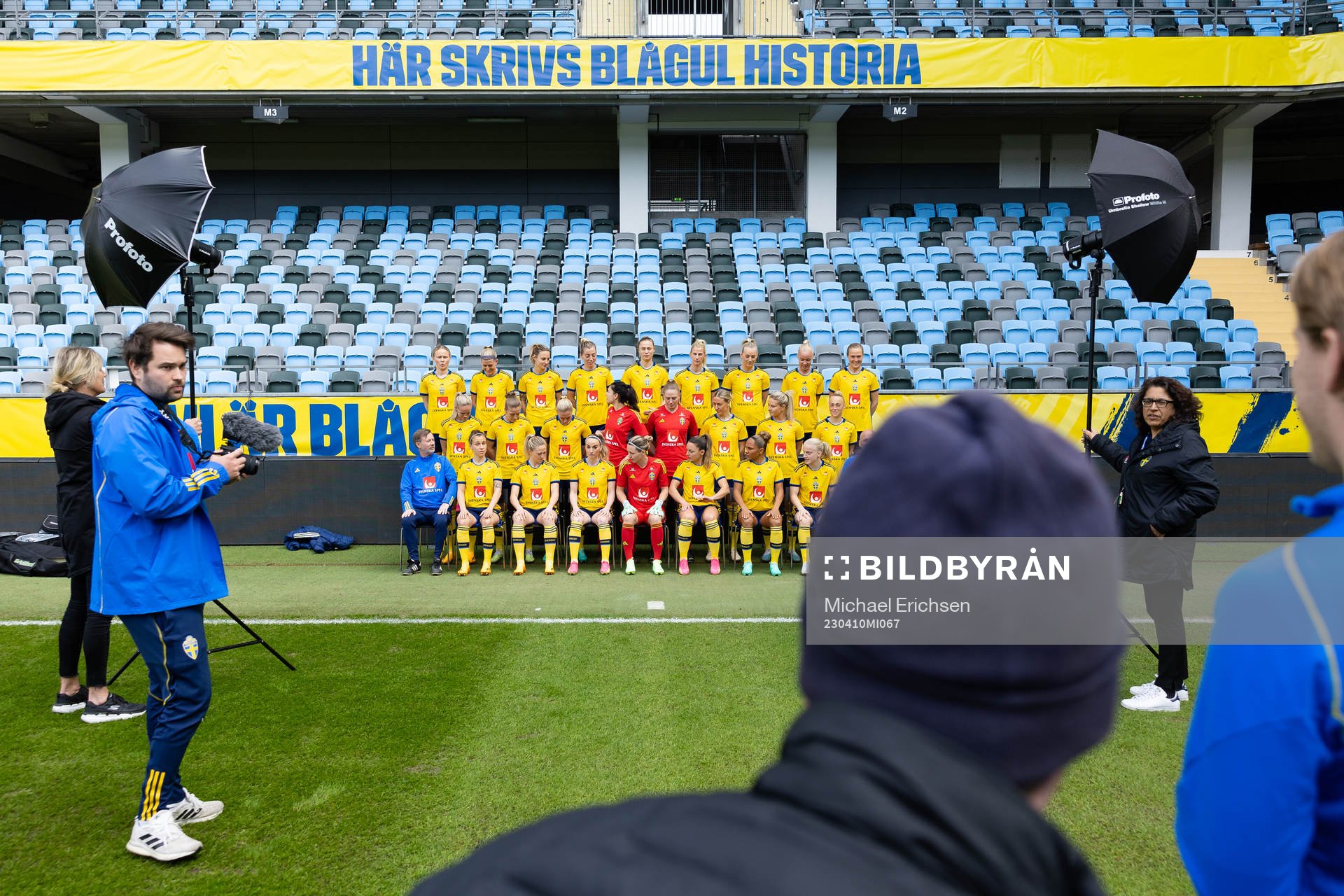 The Swedish women's national football team prepares ahead of a team picture on April 10, 2023 in Gothenburg. 
