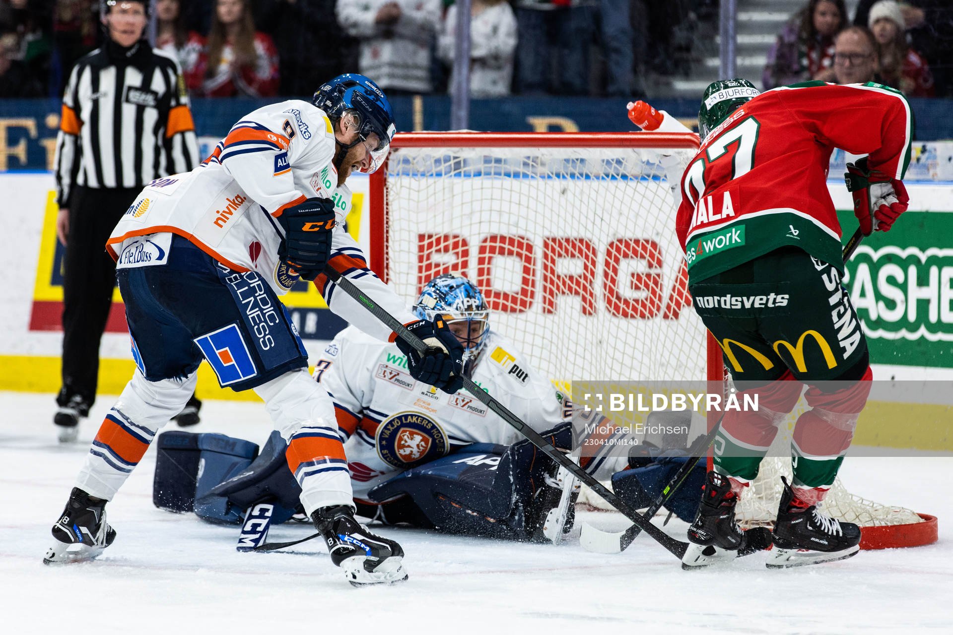 Växjös målvakt Emil Larmi och Frölundas Jere Innala