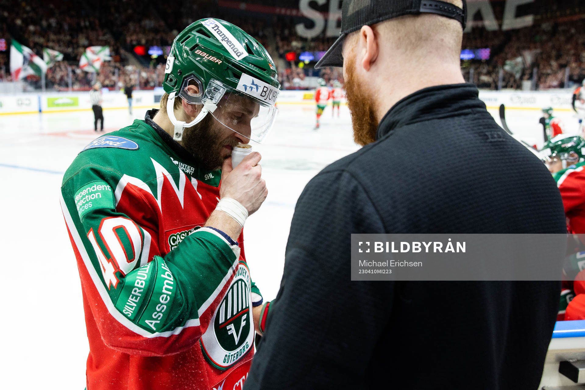 Frölundas Petteri Lindbohm luktar på ammoniak