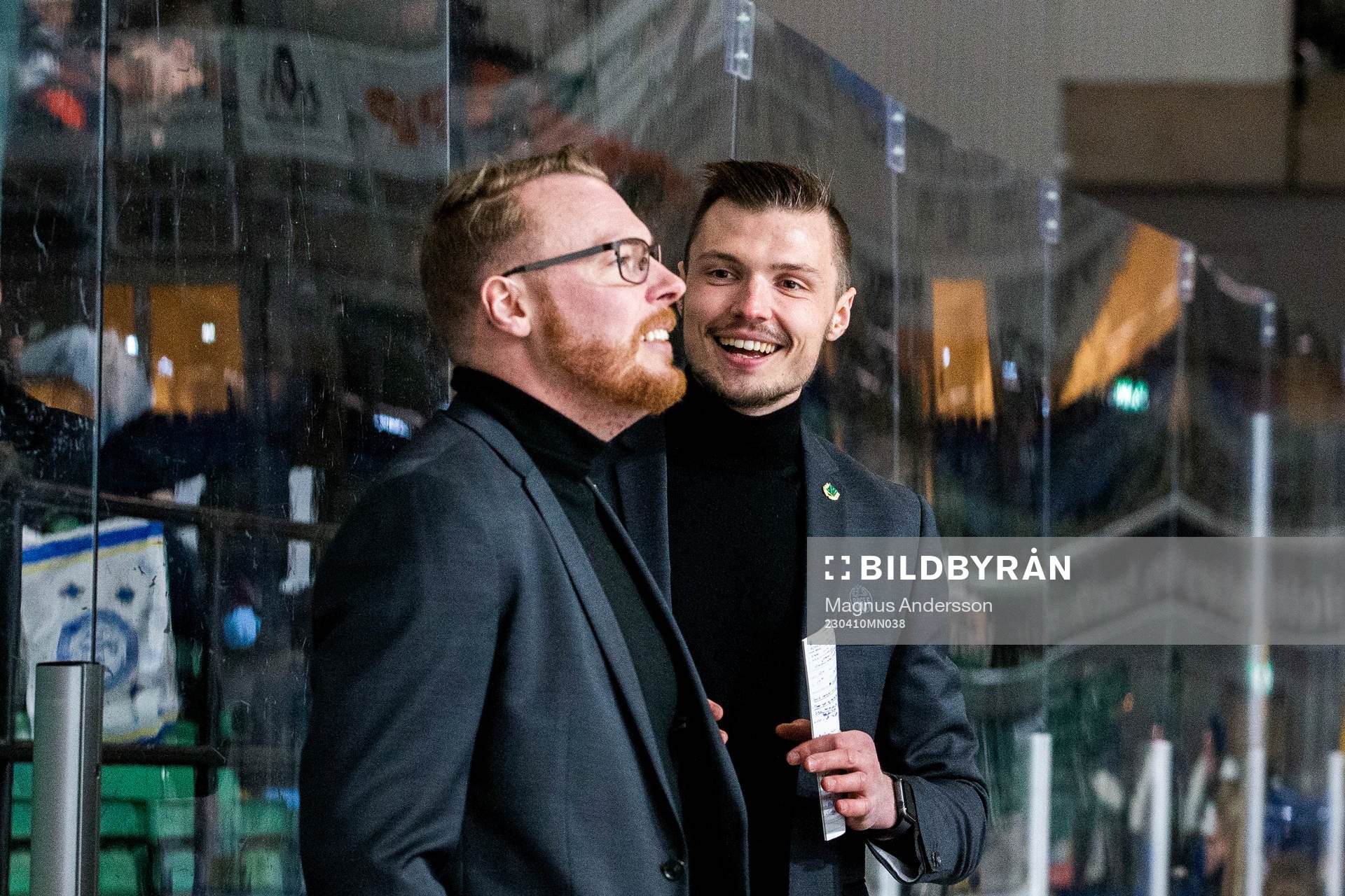 Rögles assisterande tränare Linus Karlsson och Rögles
