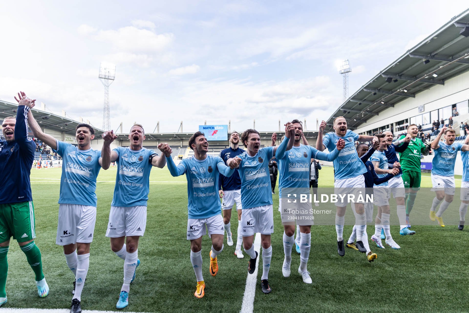 Gefles spelare jublar
