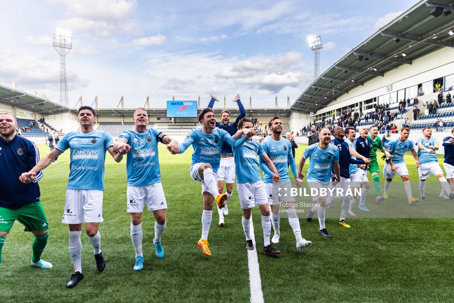 Gefles spelare jublar
