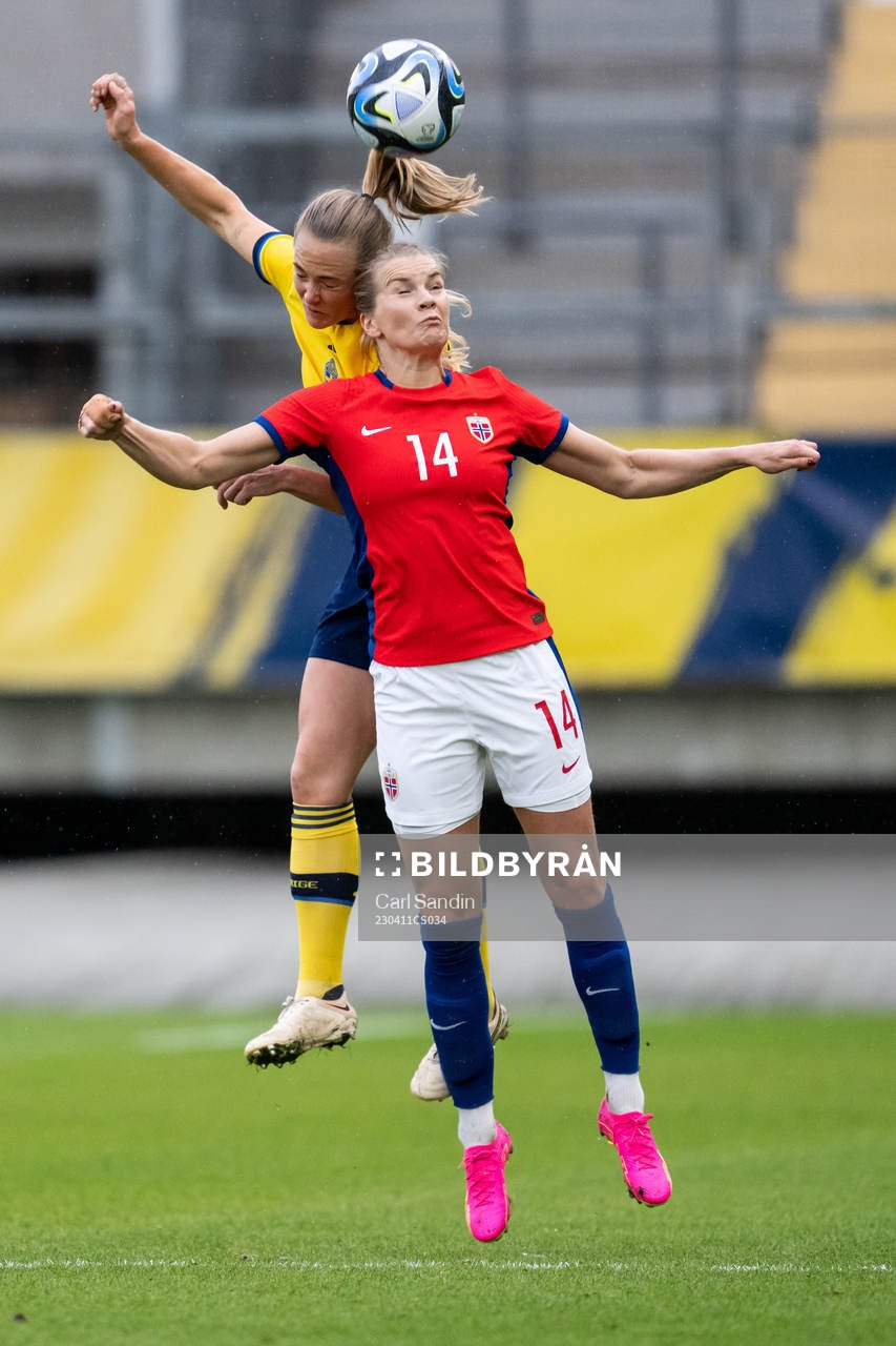 Magdalena Eriksson of Sweden and Ada Hegerberg of Norway