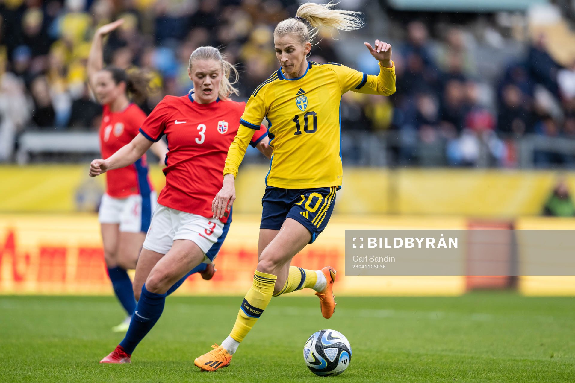 Mathilde Harviken of Norway and Sofia Jakobsson of Sweden