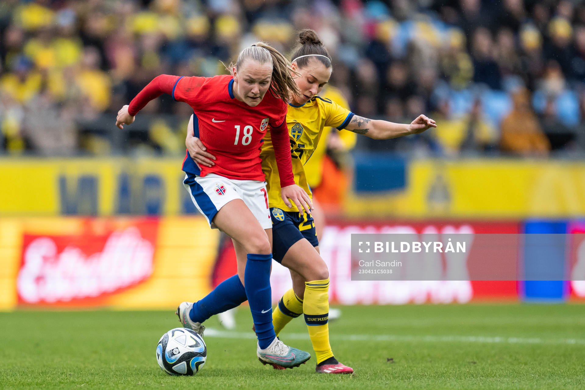 Frida Maanum of Norway and Julia Zigiotti Olme of Sweden