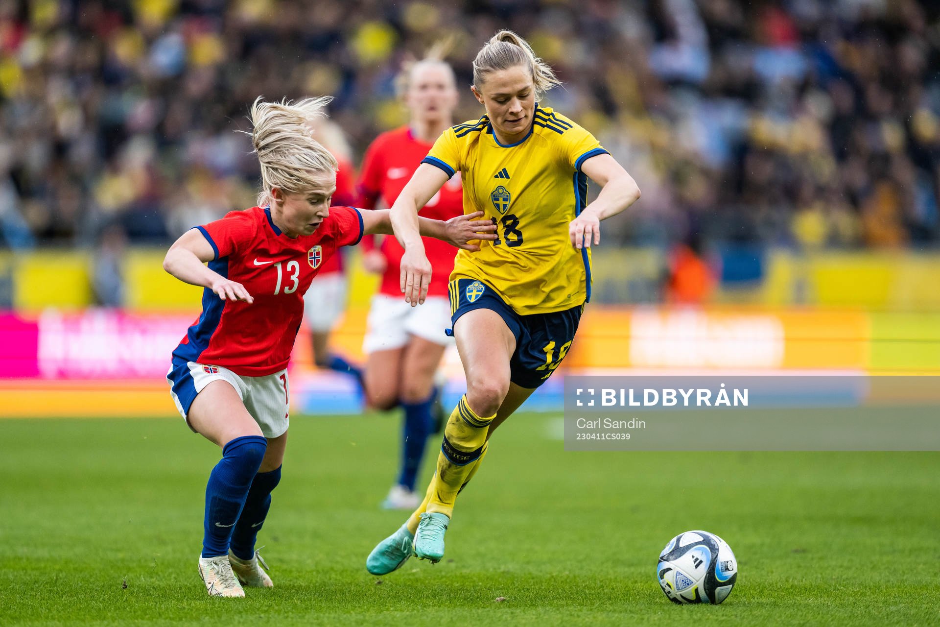 Thea Bjelde of Norway and Fridolina Rolfö of Sweden
