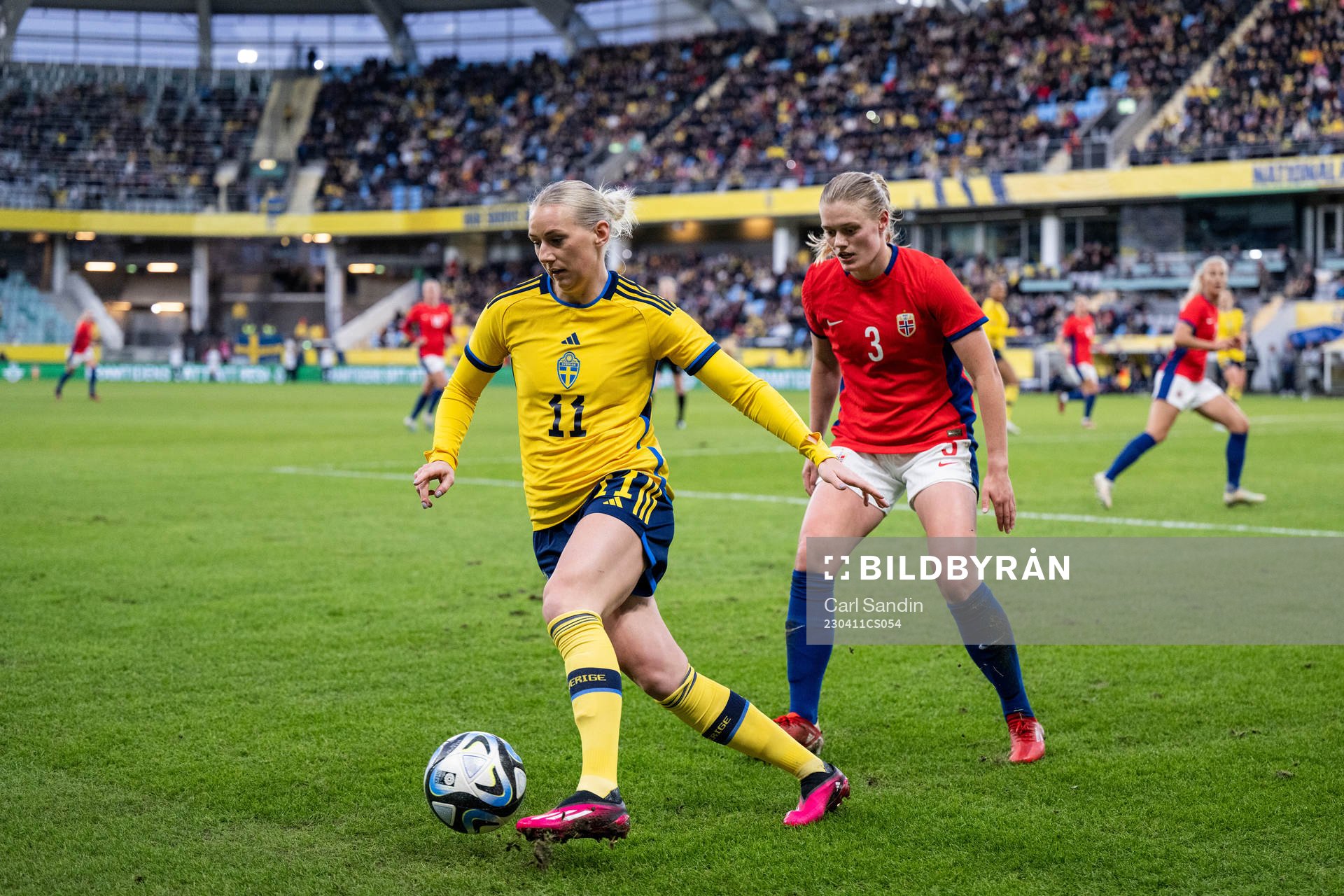 Stina Blackstenius of Sweden and Mathilde Harviken of Norway