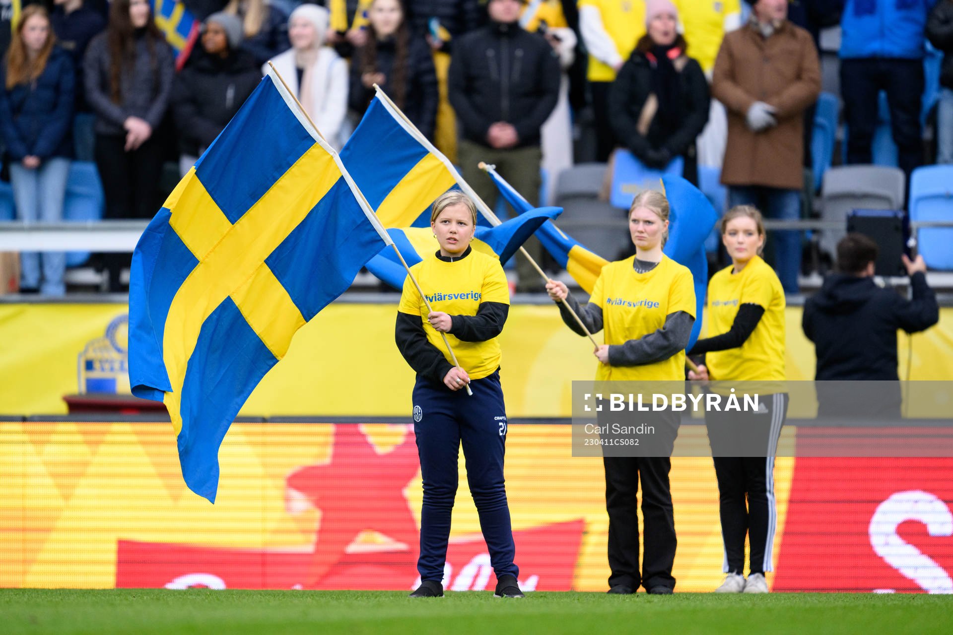 Flag bearer ahead of the international friendly football match between Sweden and Norway on April 11, 2023 in Göteborg. 