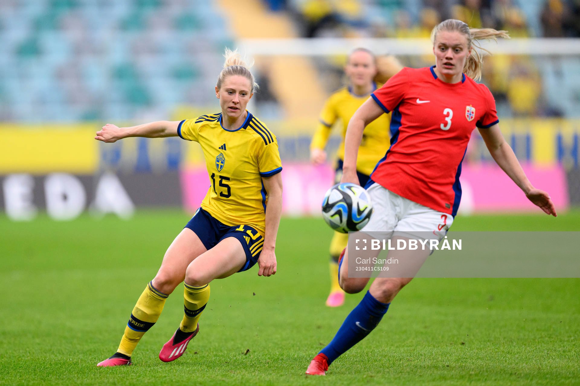 Rebecka Blomqvist of Sweden and Mathilde Harviken of Norway