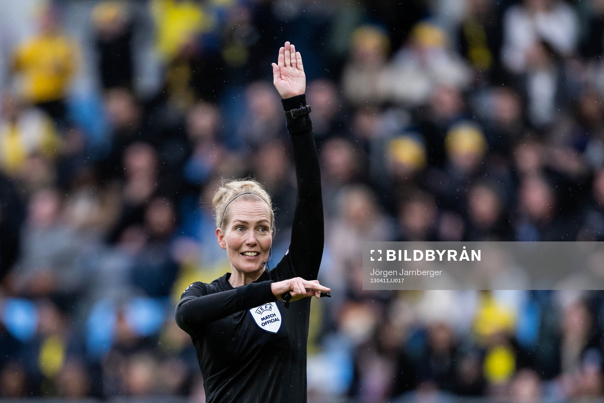 Referee Lina Lehtovaara