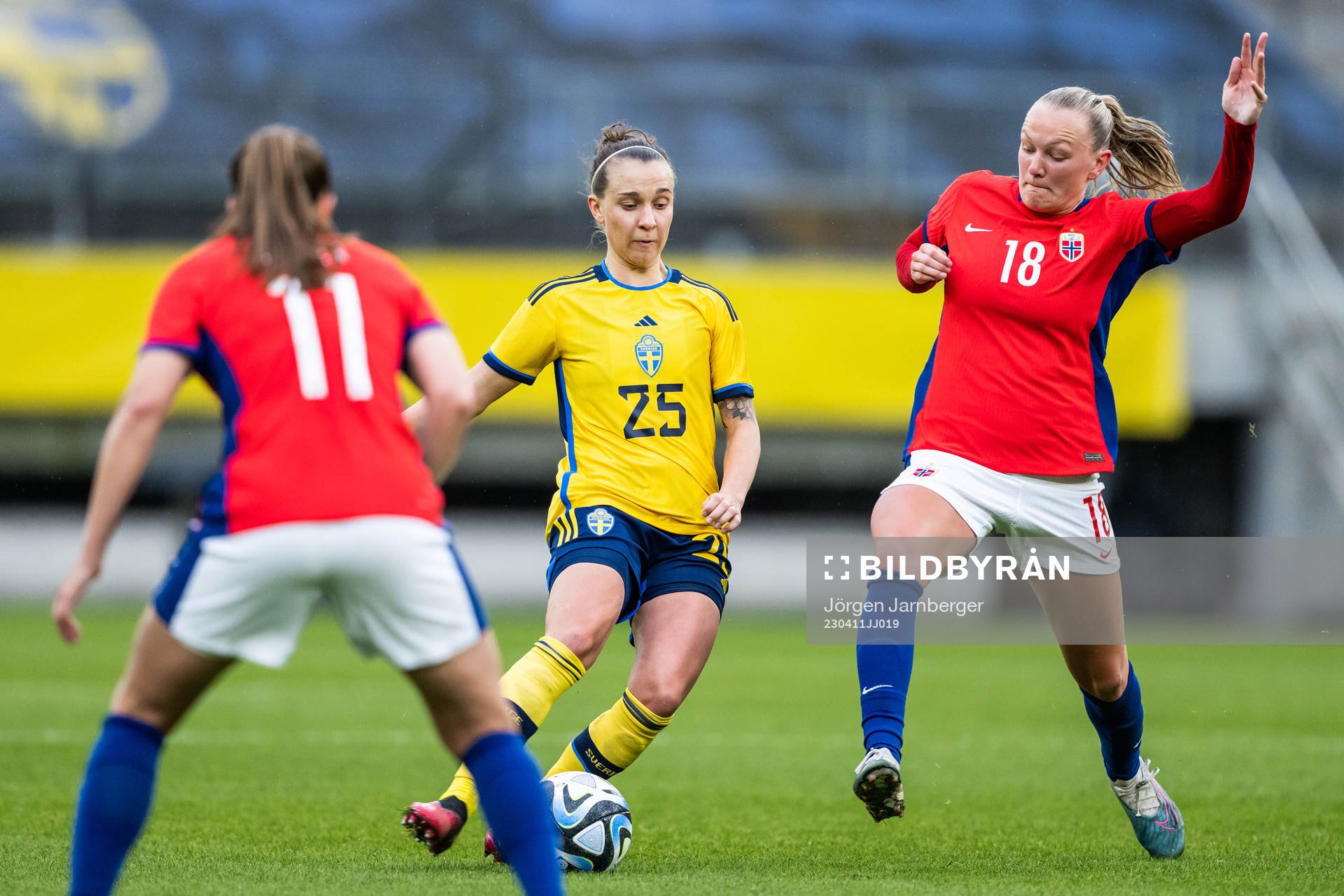 Julia Zigiotti Olme of Sweden and Frida Maanum of Norway