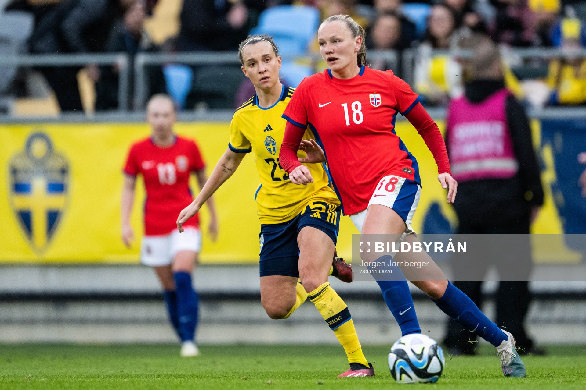 Julia Zigiotti Olme of Sweden and Frida Maanum of Norway