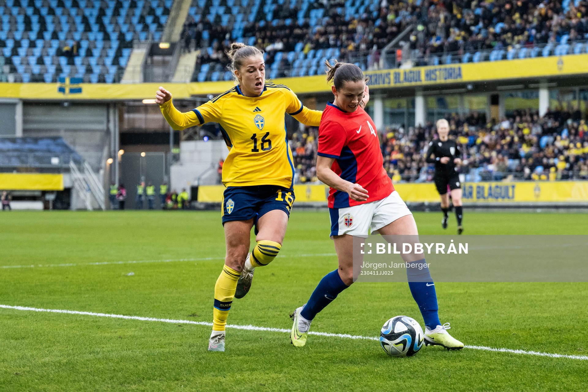 Filippa Angeldahl of Sweden and Tuva Hansen of Norway