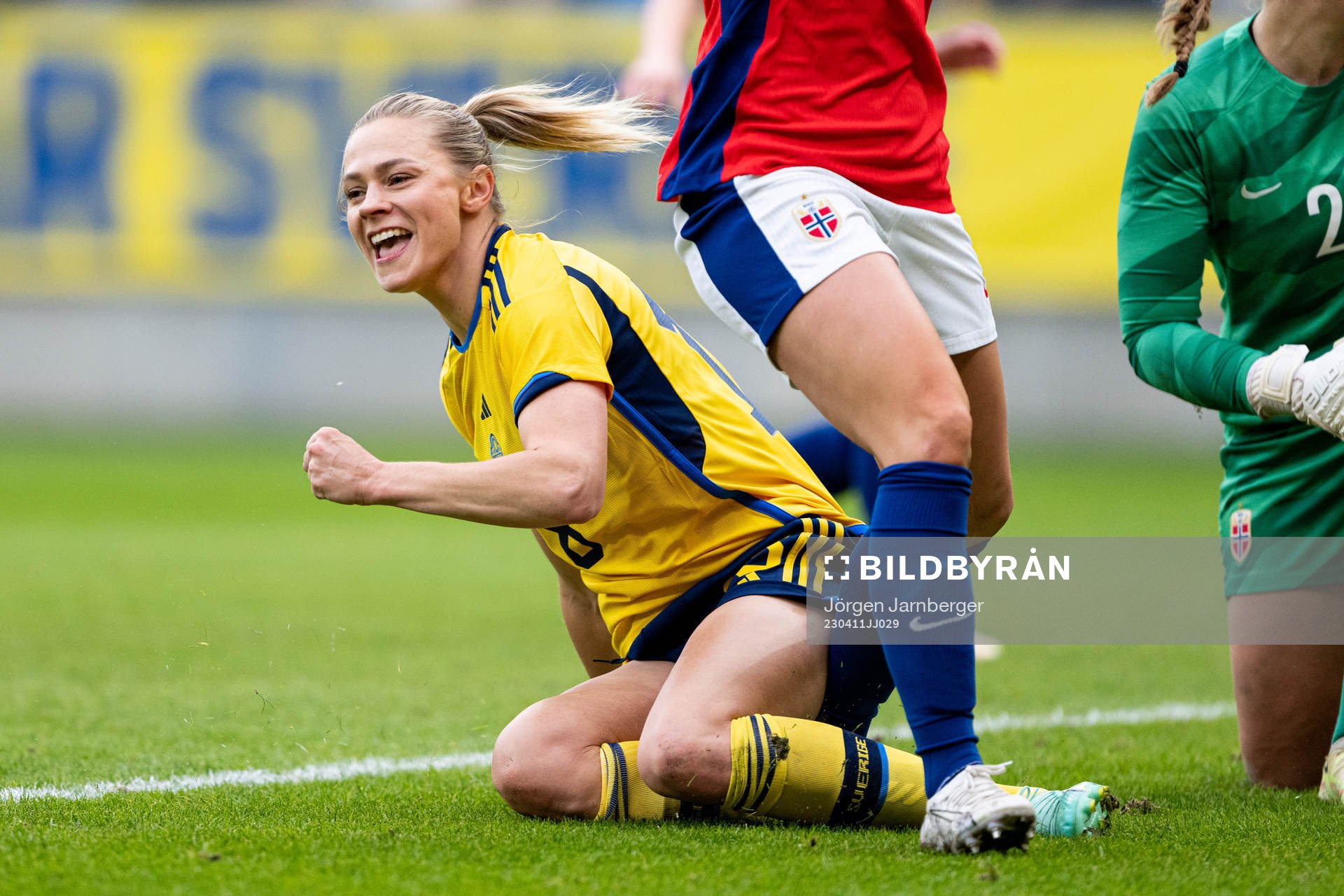 Fridolina Rolfö of Sweden celebrate
