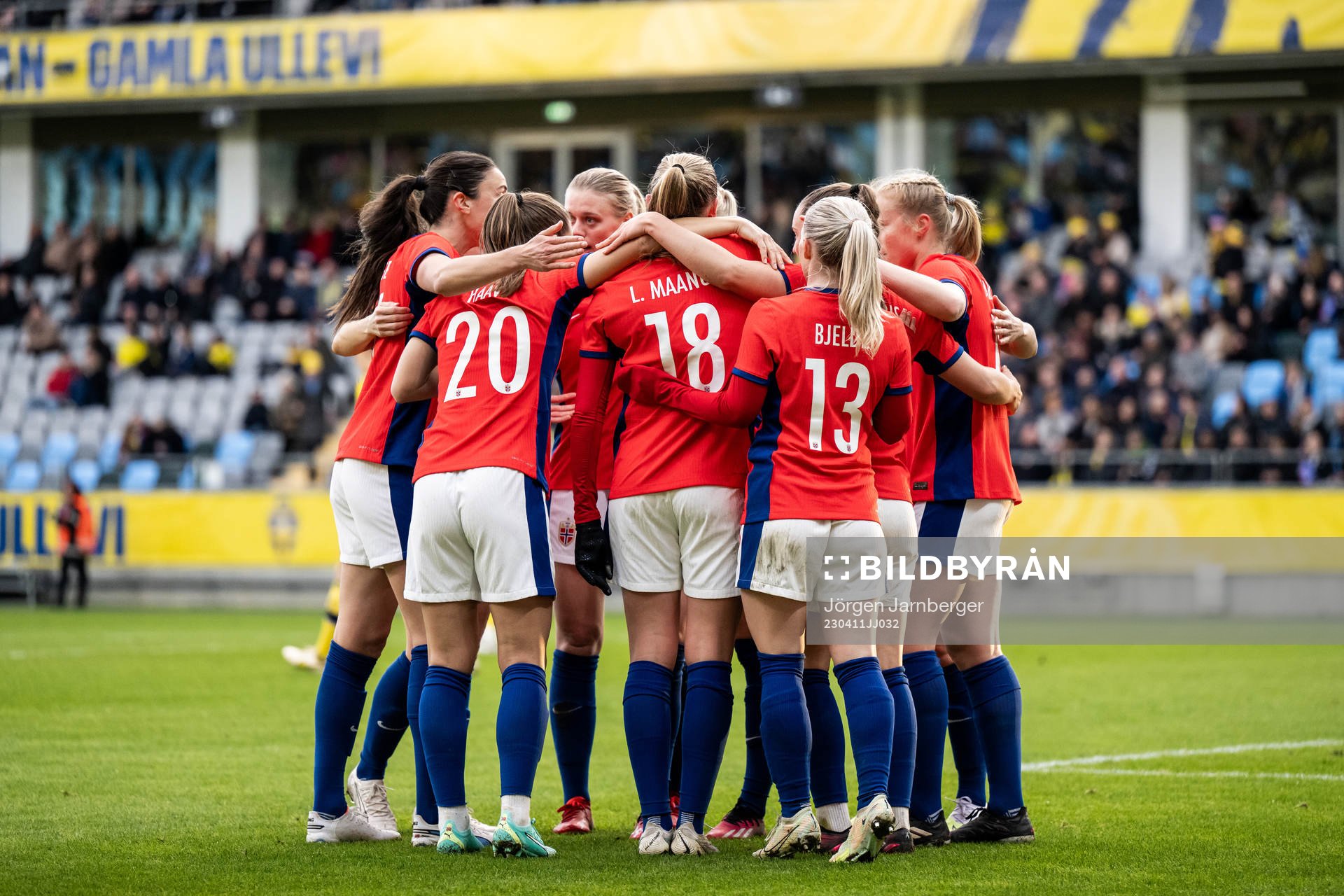 Players of Norway celebrate