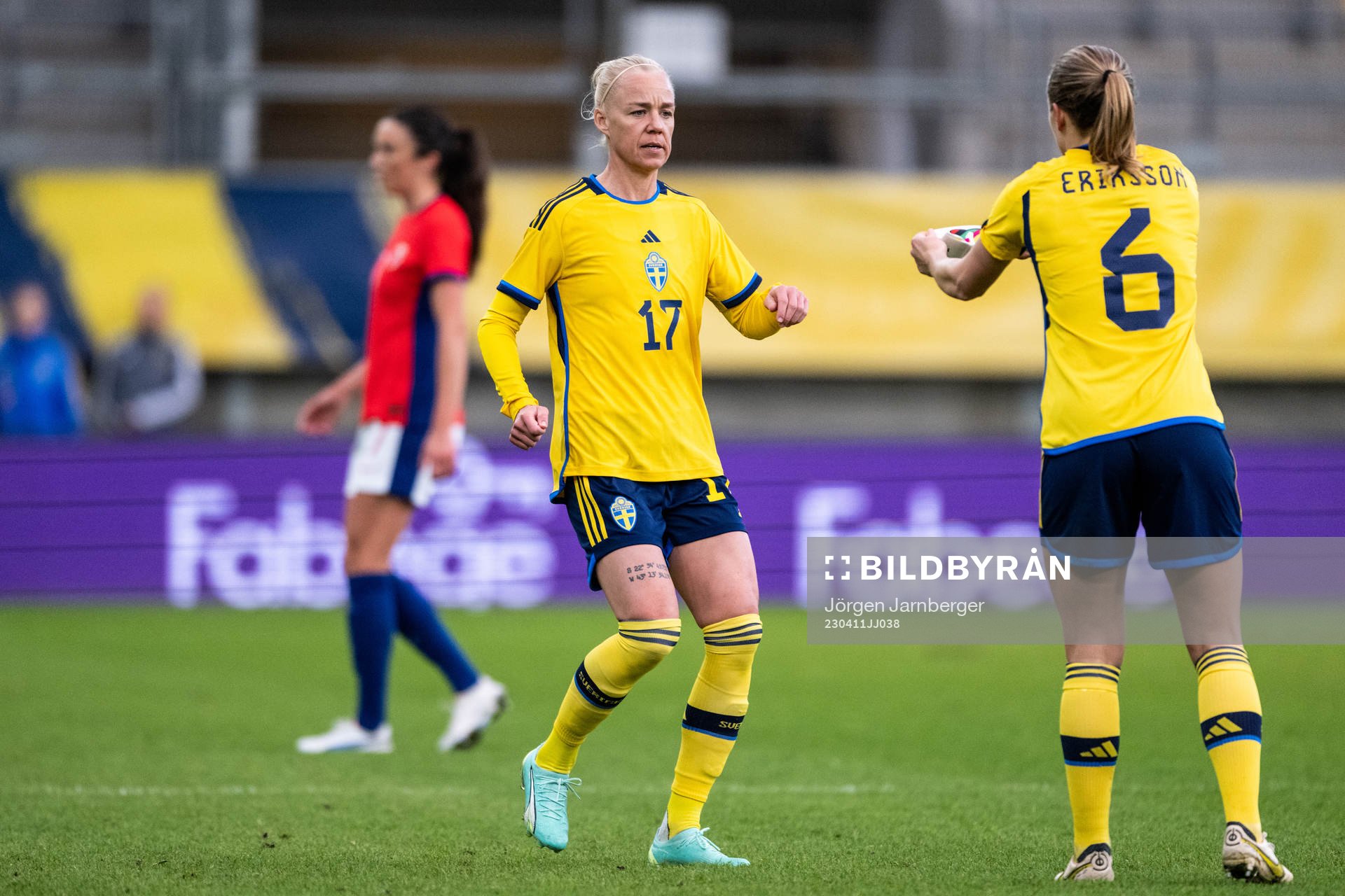 Caroline Seger of Sweden recieves the captains armband