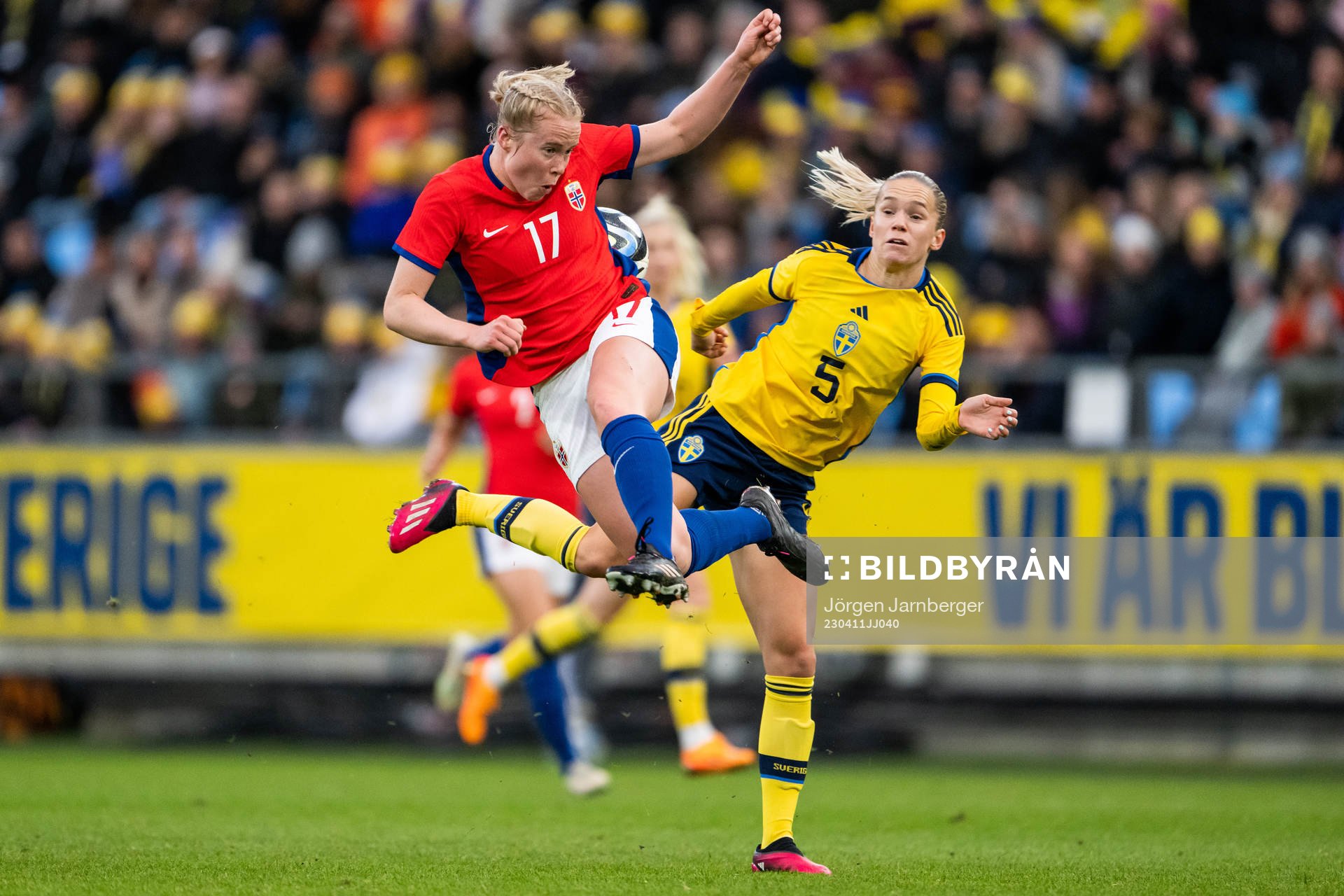 Julie Blakstad of Norway and Hanna Lundkvist of Sweden