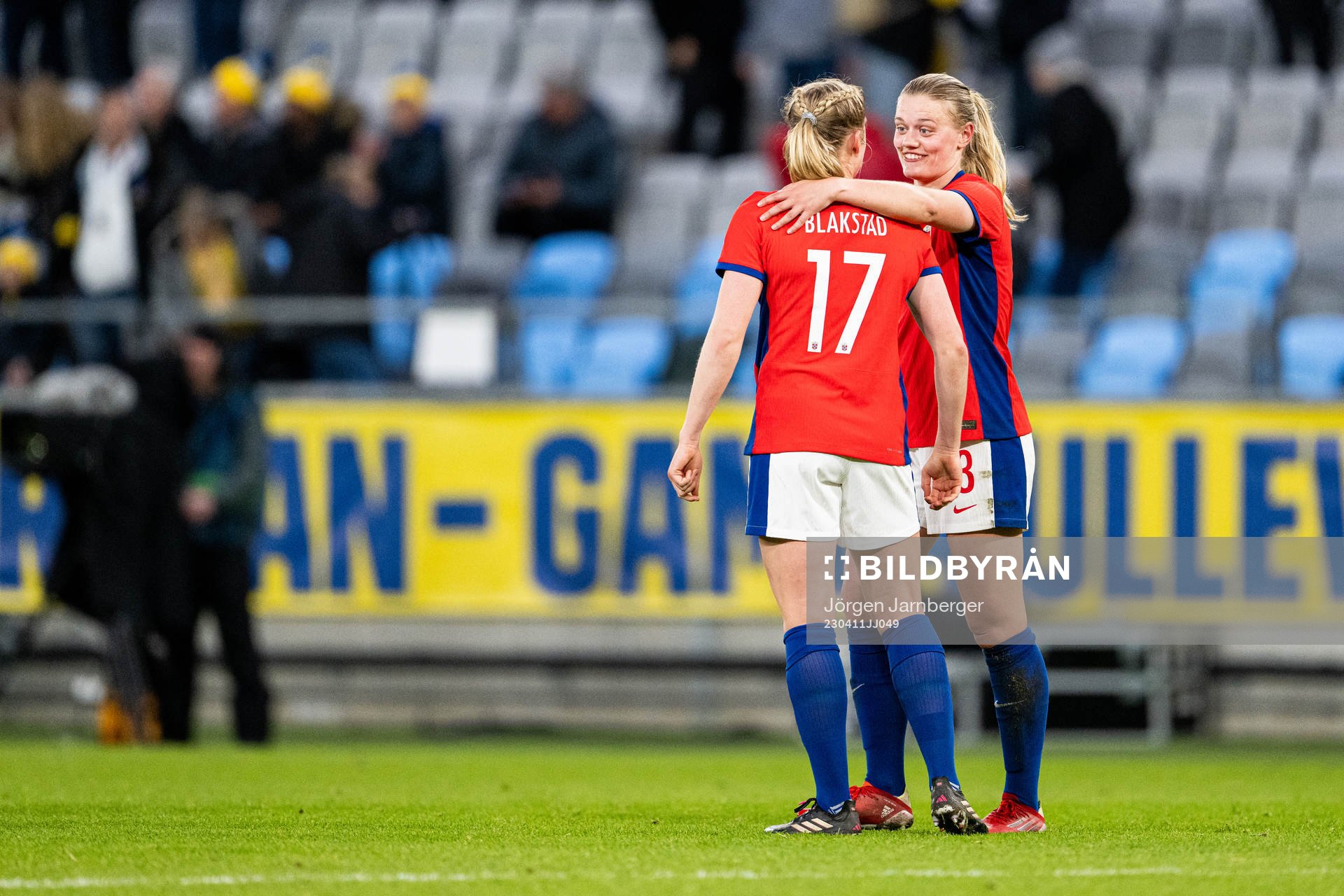 Mathilde Harviken and Julie Blakstad of Norway celebrates