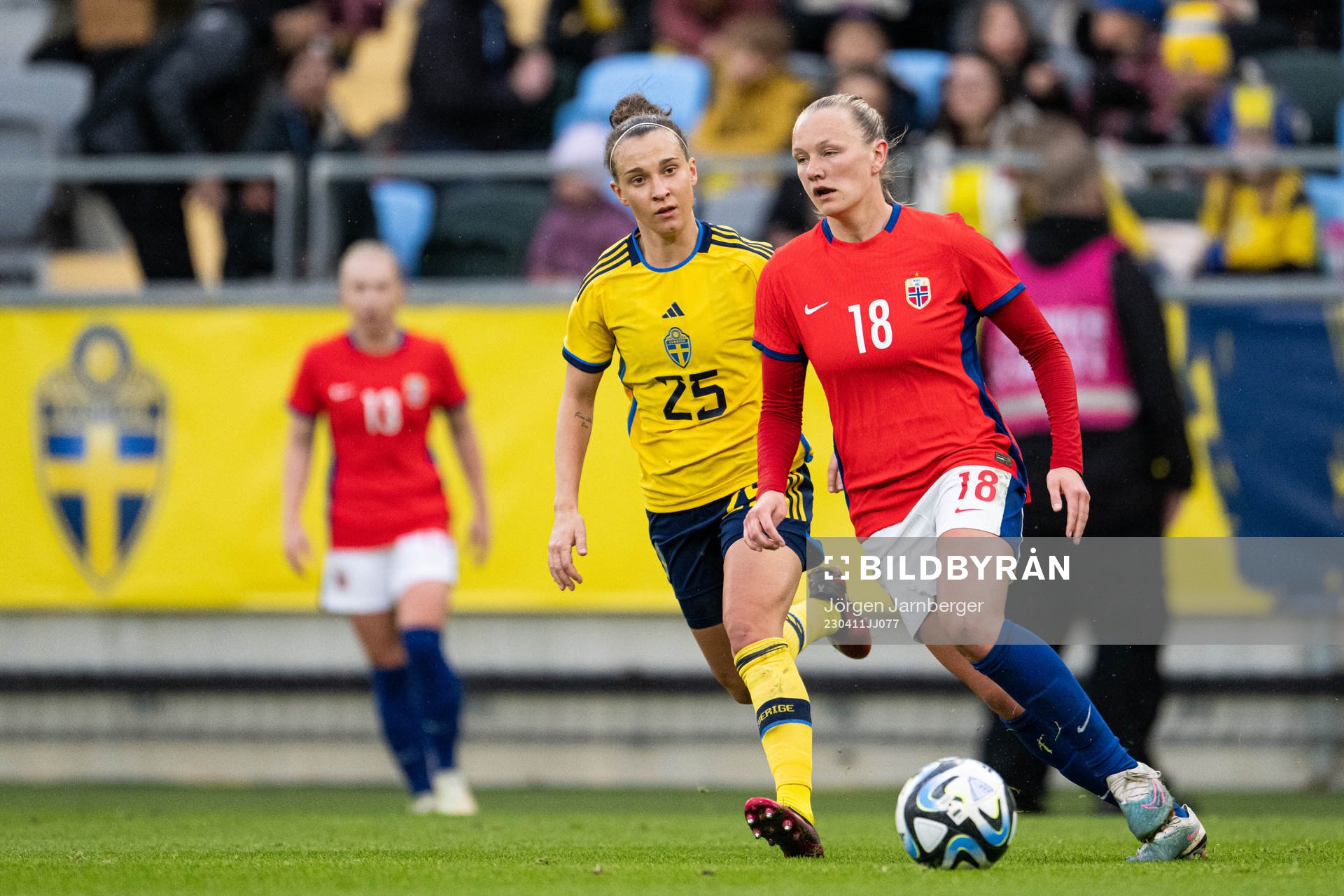Julia Zigiotti Olme of Sweden and Frida Maanum of Norway