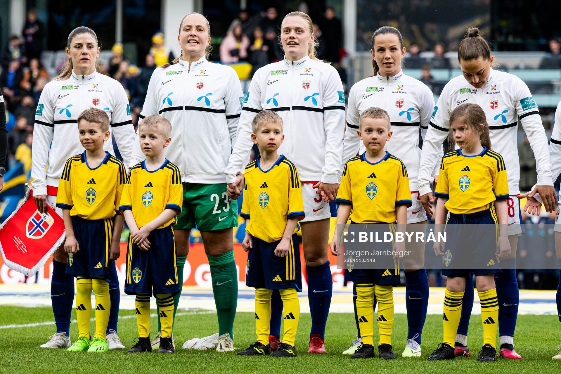 Norwegian football team with kids