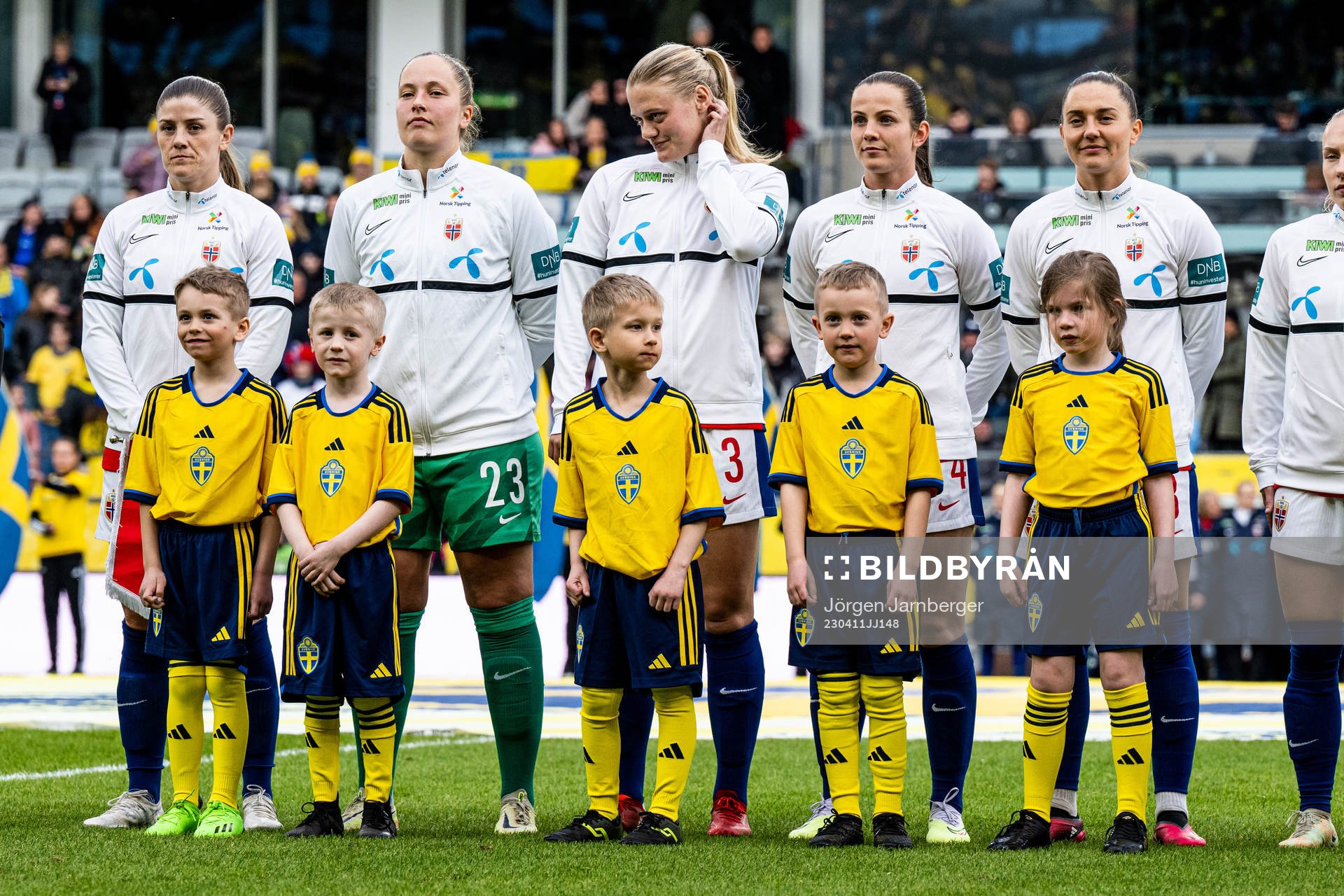 Norwegian football team with kids
