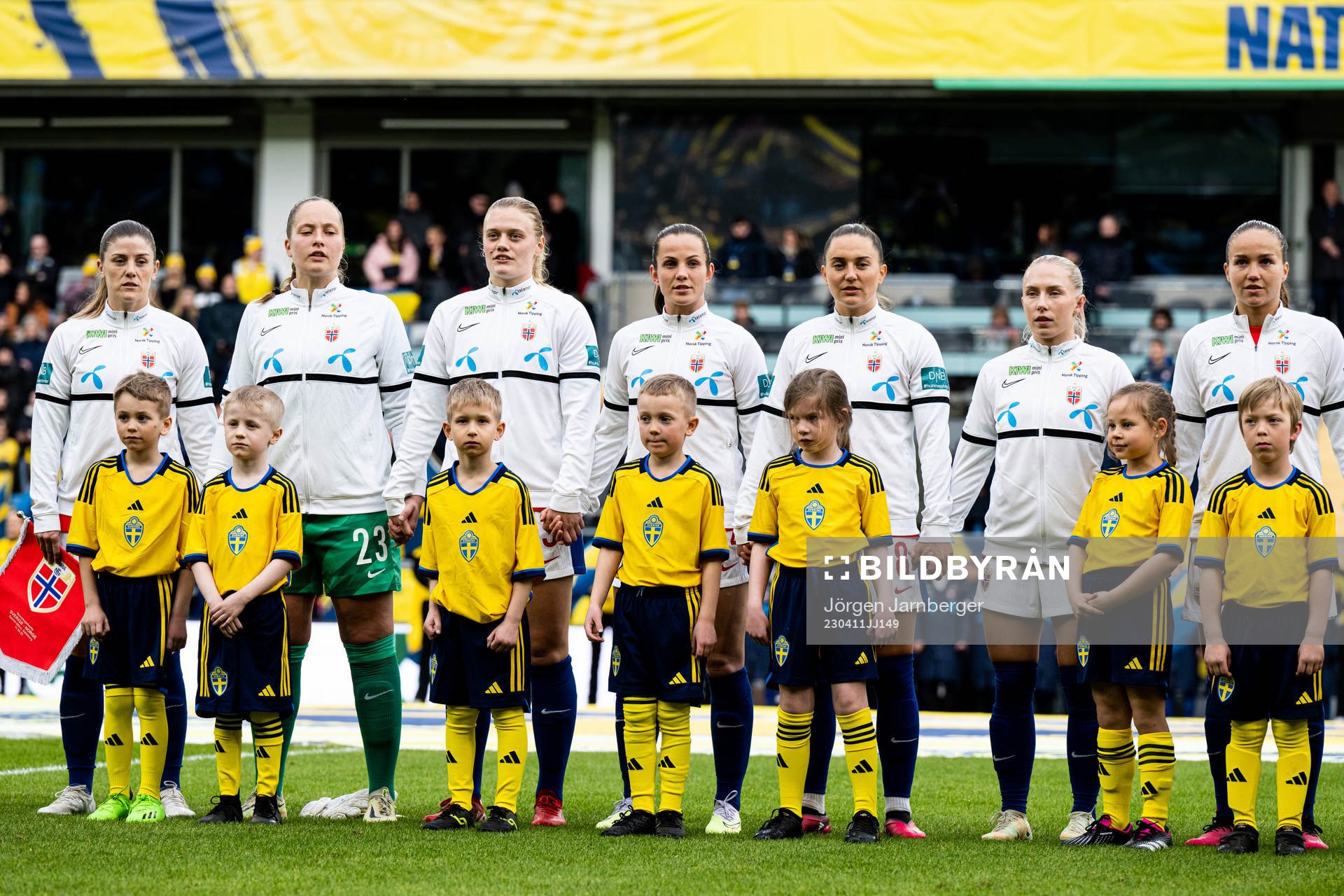 Norwegian football team with kids