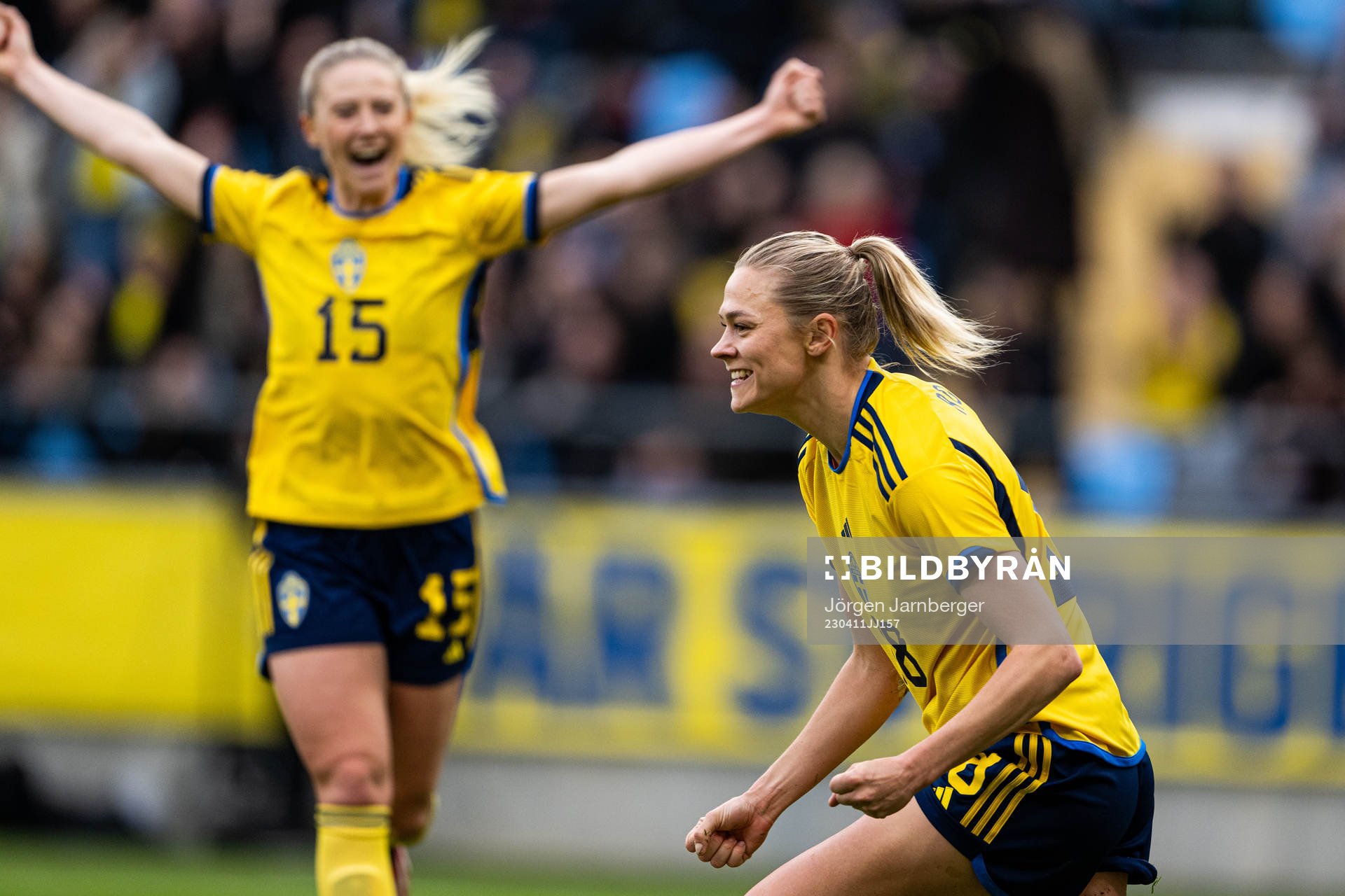 Fridolina Rolfö of Sweden celebrate 1-0