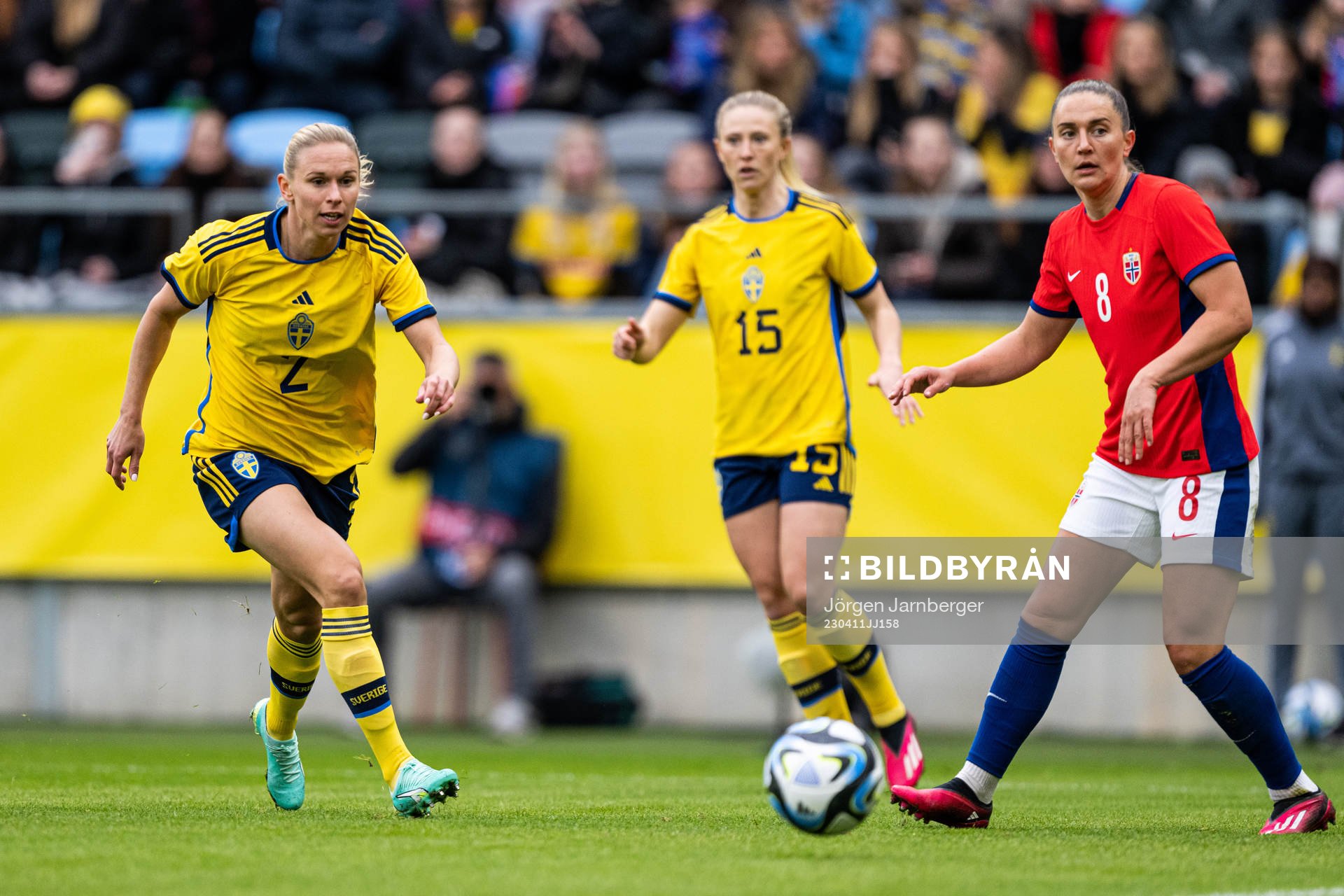 Jonna Andersson of Sweden and Vilde Bøe Risa of Norway