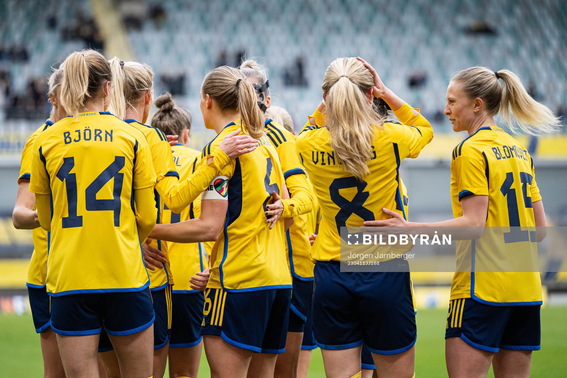 The Swedish layers celebrates 1-0
