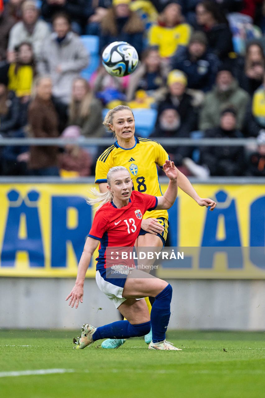 Fridolina Rolfö of Sweden and Thea Bjelde of Norway