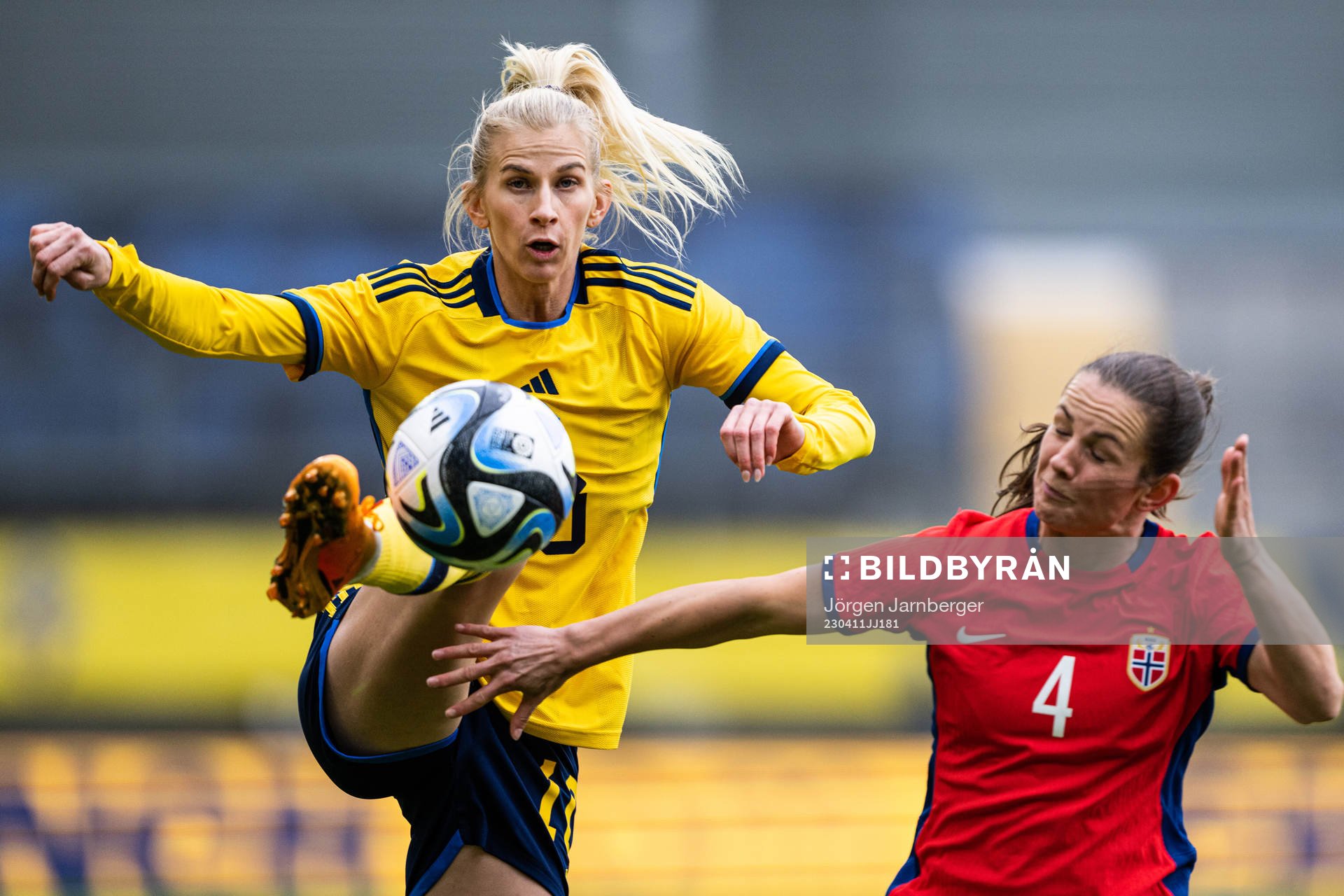 Sofia Jakobsson of Sweden and Tuva Hansen of Norway