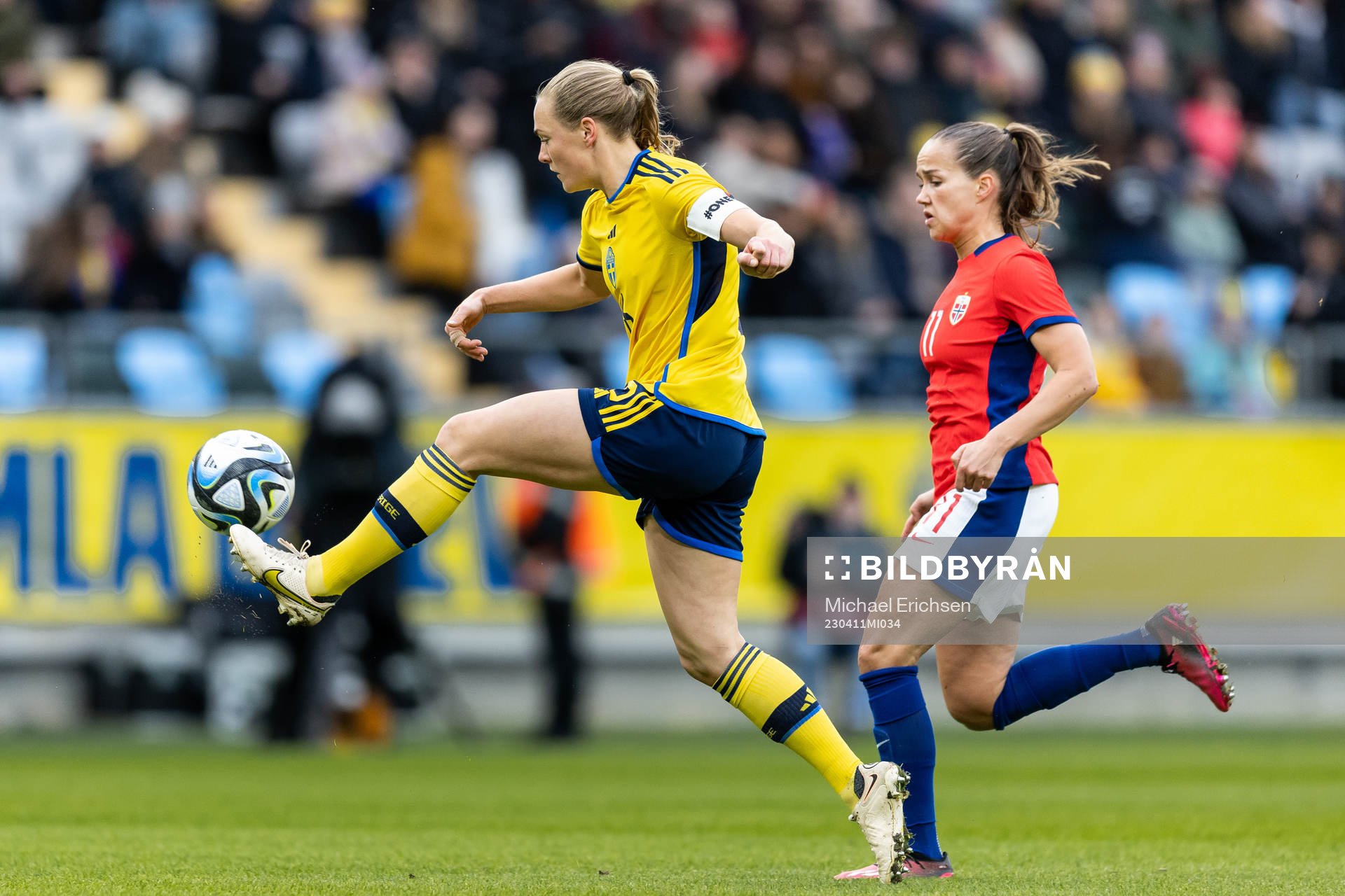 Magdalena Eriksson of Sweden and Guro Reiten of Norway