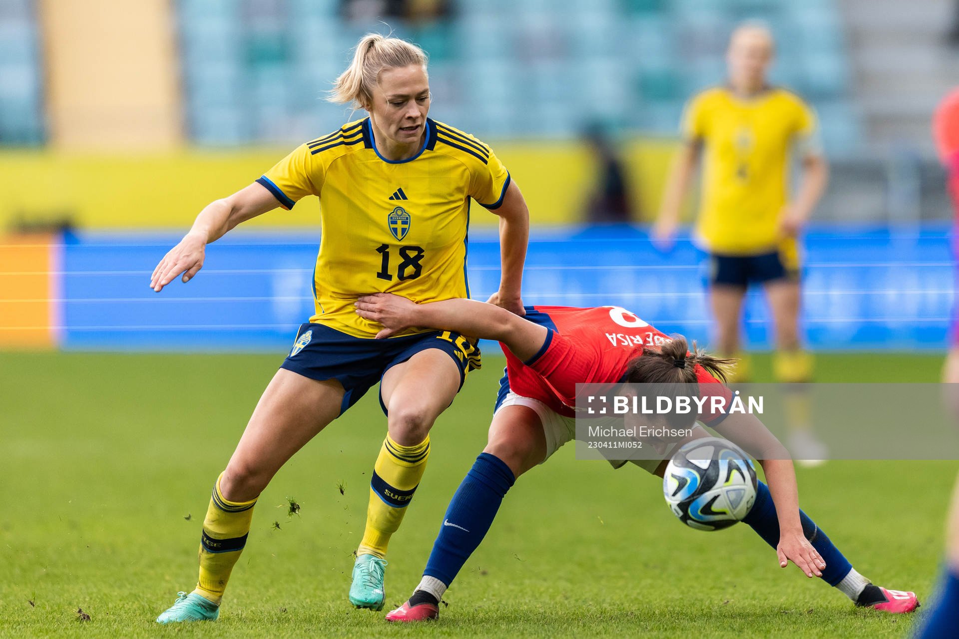 Fridolina Rolfö of Sweden and Vilde Bøe Risa of Norway during the international friendly football match between Sweden and Norway on April 11, 2023 in Göteborg. 
