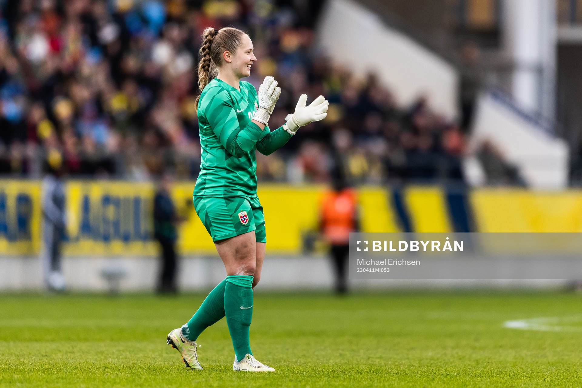 goalkeeper Aurora Mikalsen of Norway celebrates