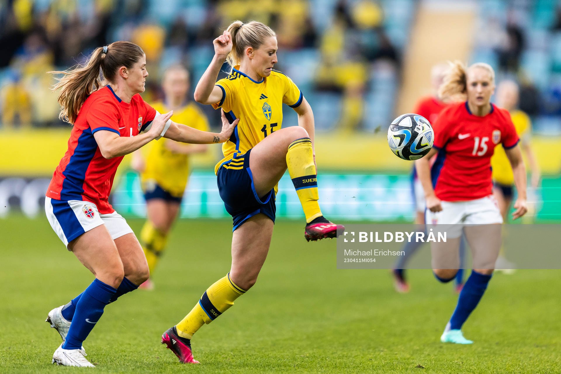 Maren Mjelde of Norway and Rebecka Blomqvist of Sweden