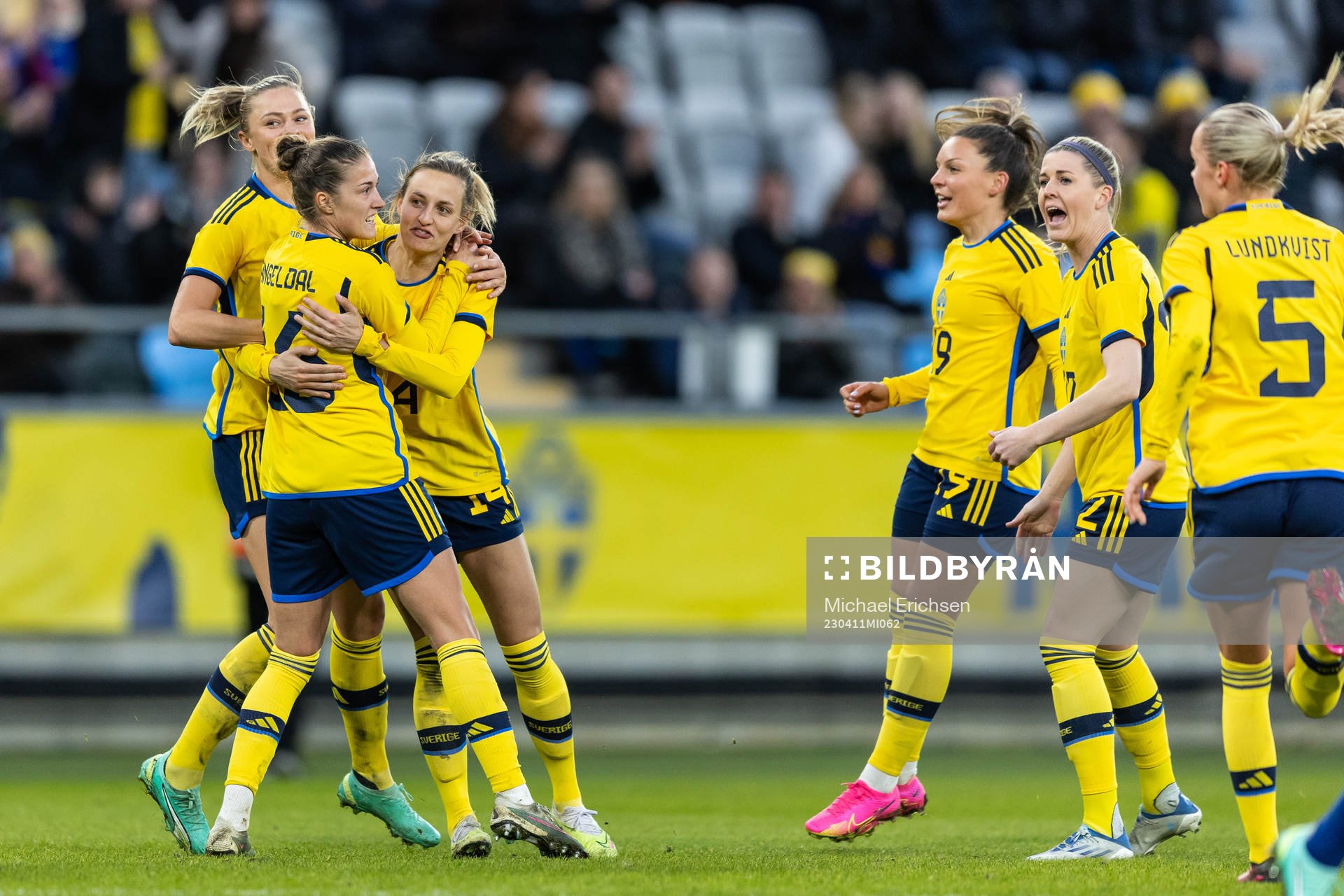 Nathalie Björn of Sweden celebrates with teammates
